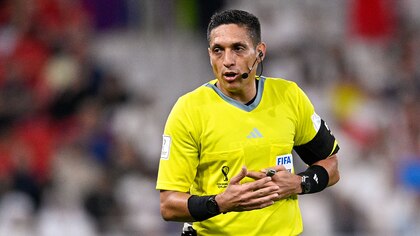 Jesús Valenzuela, el árbitro de Colombia vs. Brasil, es recordado por permitir los insultos de ‘Dibu’ Martínez a Yerry Mina