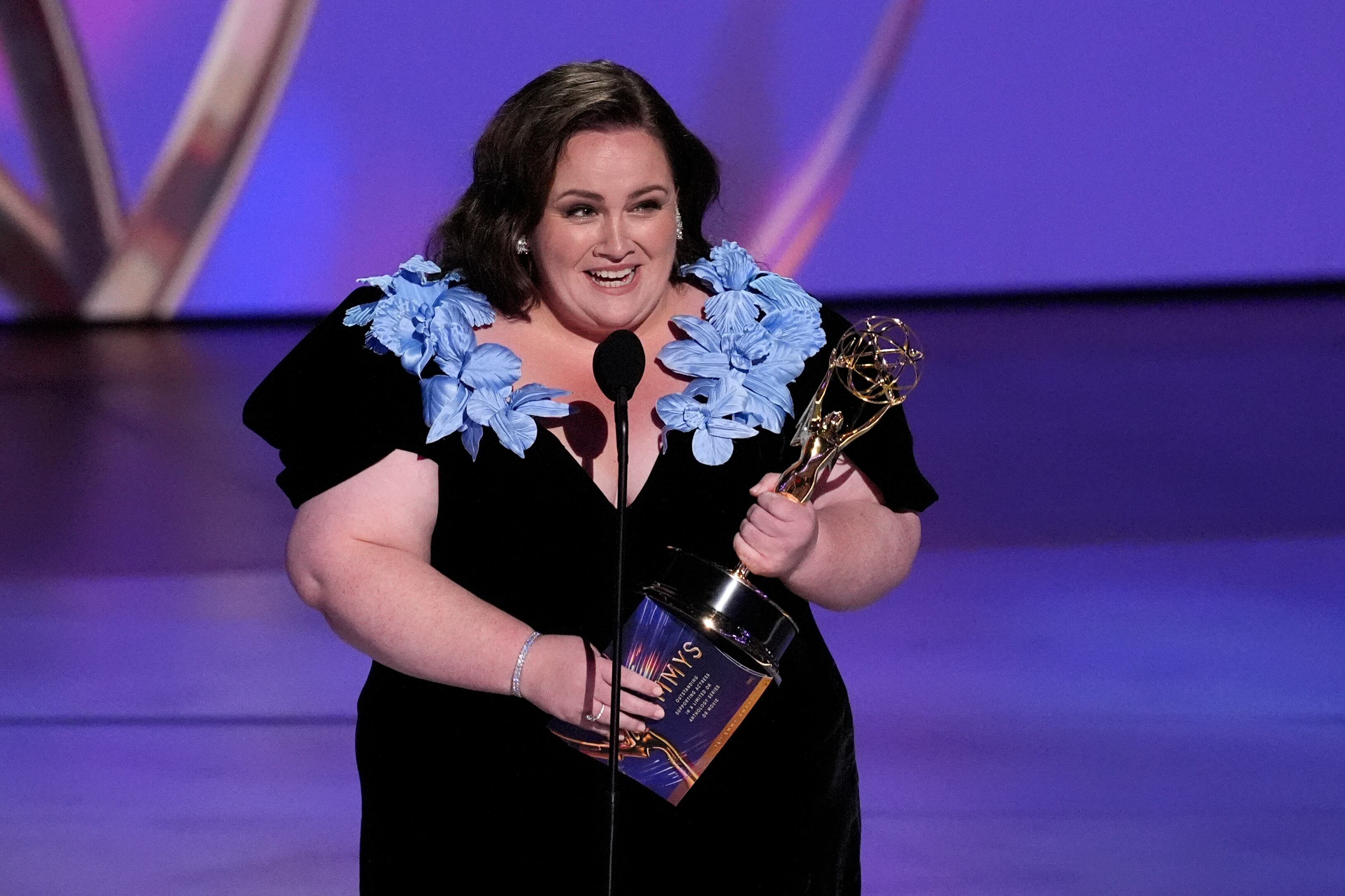 Jessica Gunning recibió el Emmy a Mejor Actriz de Reparto en una Serie Limitada o Antológica por “Bebé reno” (Foto AP/Chris Pizzello)