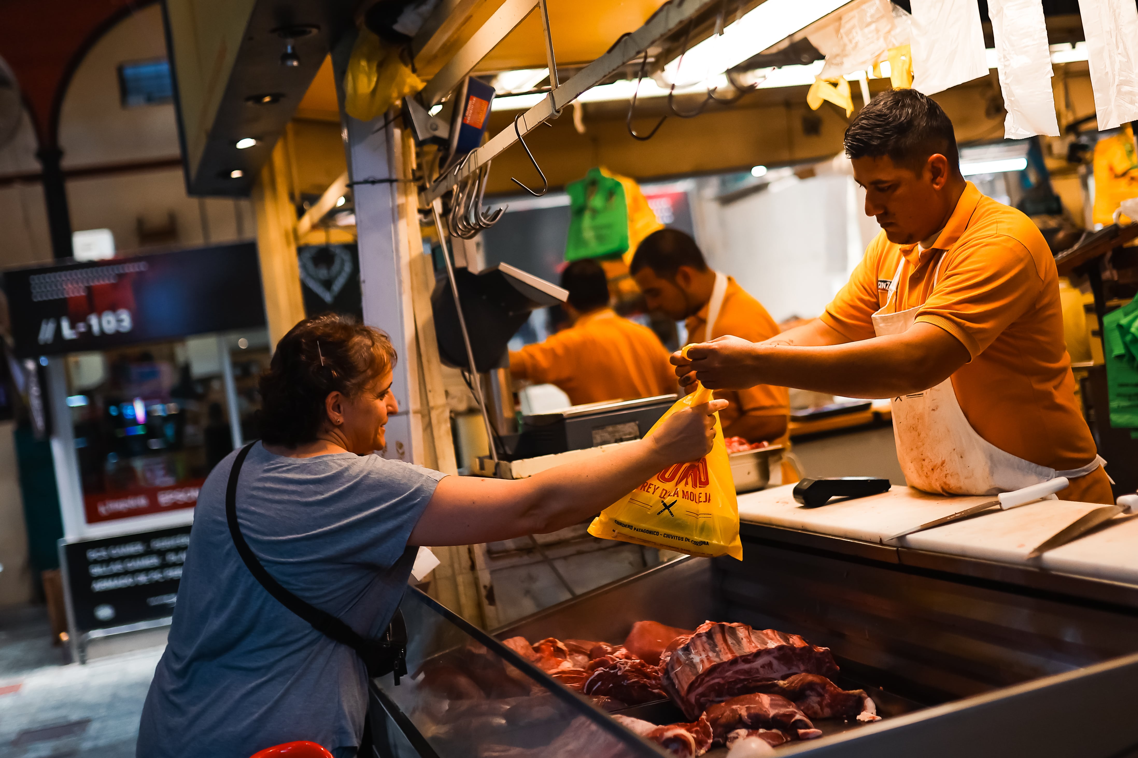 Los precios de los bienes de consumo masivo presentan un comportamiento frozen, con algunos casos deflación (Foto: EFE)
