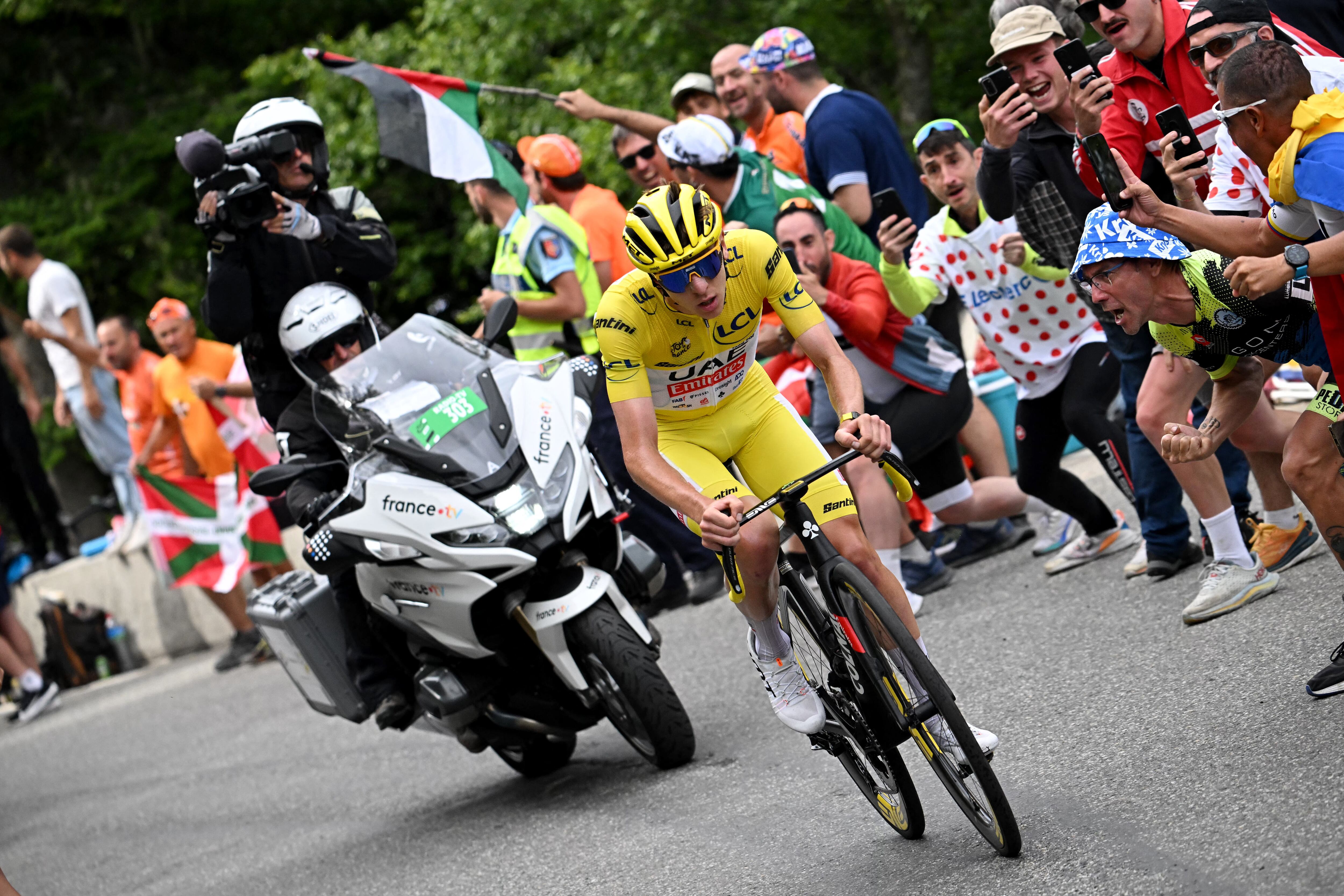 Tadej Pogacar se llevó la fracción del día 13 de julio de 2024 en la etapa 14 del Tour de Francia - crédito Papon Bernard/REUTERS