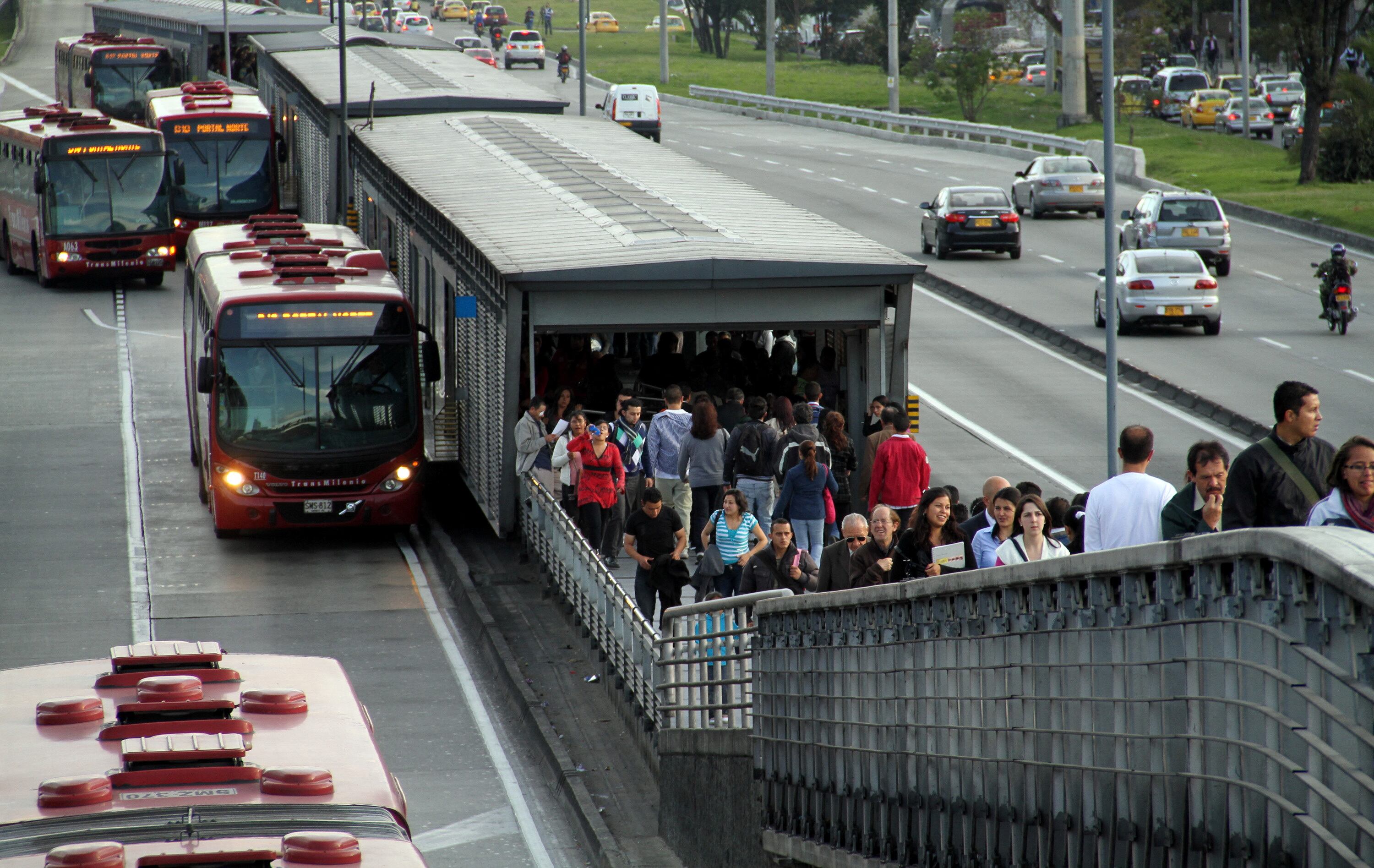 FILE PHOTO: Users of TransMilenio walk in a station in Bogota September 29, 2011. REUTERS/Felipe Caicedo/File Photo