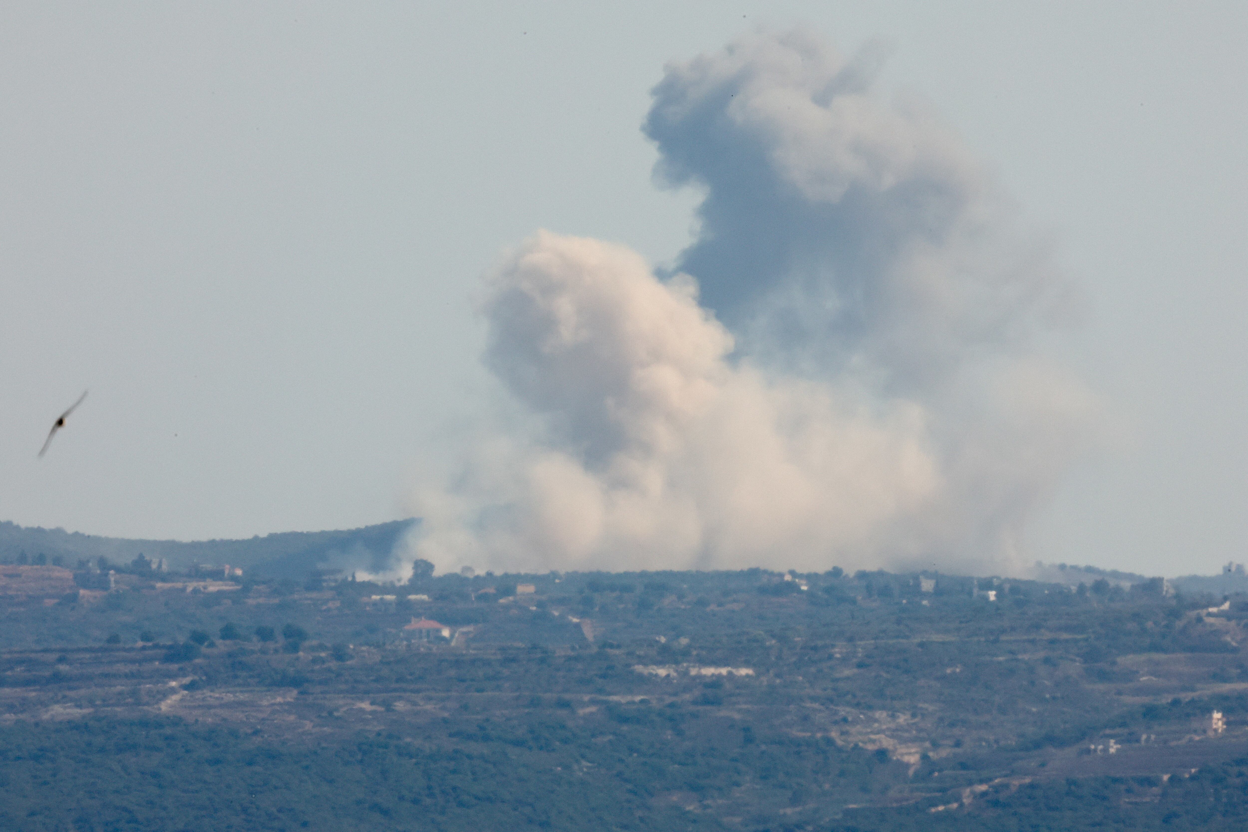 Columnas de humo en medio de las hostilidades en curso entre Hezbollah y las fuerzas israelíes, en el sur del Líbano (REUTERS/Aziz Taher)