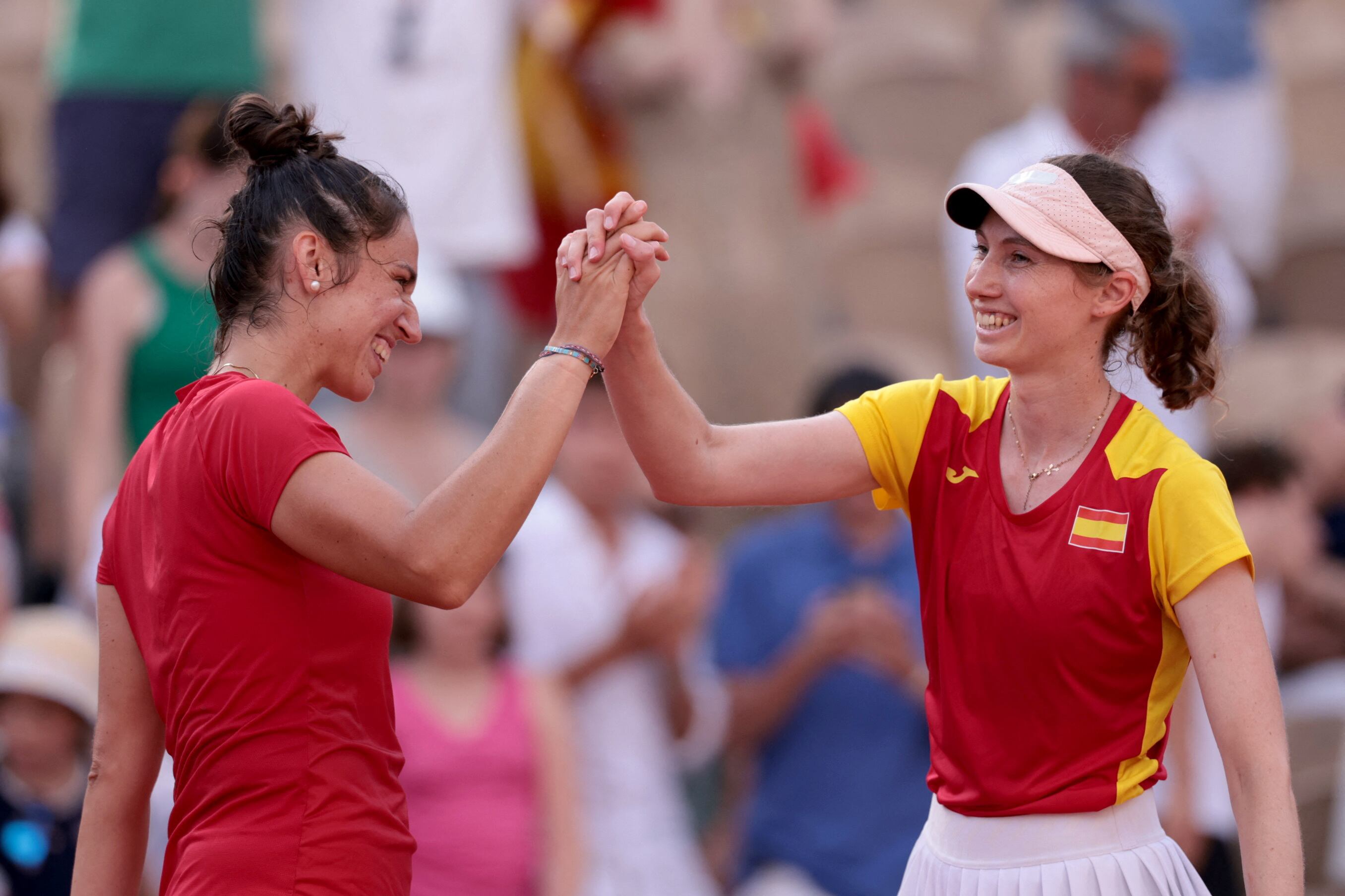 Las tenistas españolas Sorribes y Bucsa (REUTERS/Claudia Greco)