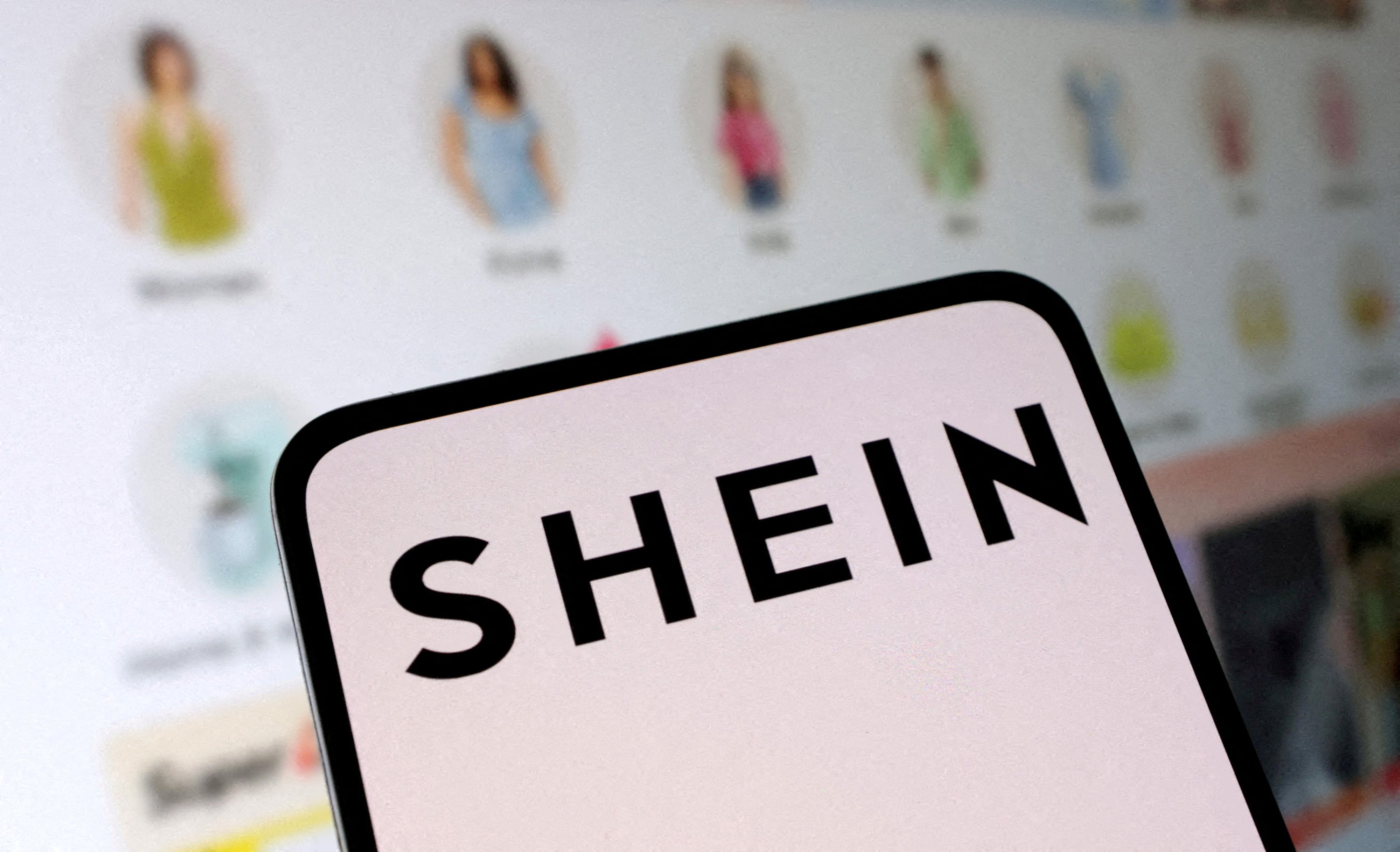 El modelo de negocio de Shein es inminentemente contaminante, en gran parte es gracias al uso de la IA para potenciar su funcionamiento y predecir que quieren los usuarios. (REUTERS/Dado Ruvic/Illustration//File Photo)