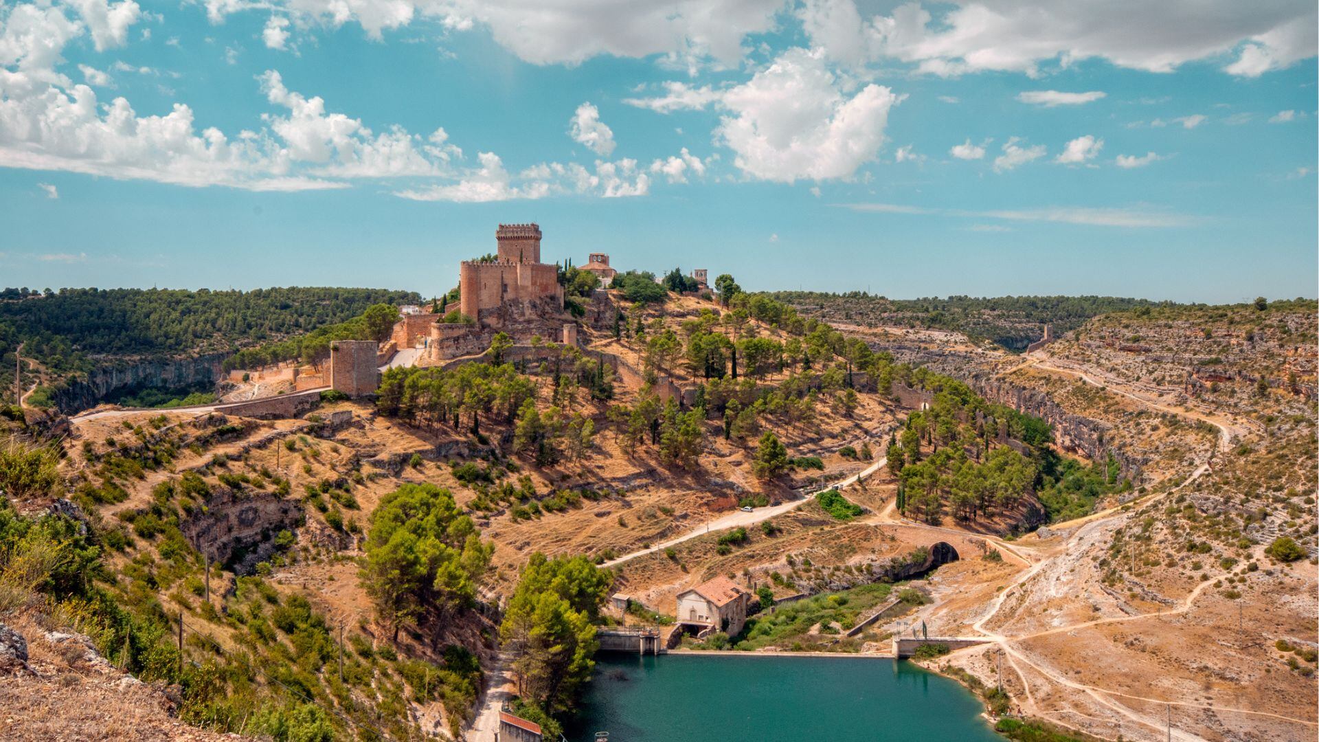 El castillo de Alarcón, Parador Nacional de Turismo, en Cuenca (Getty).