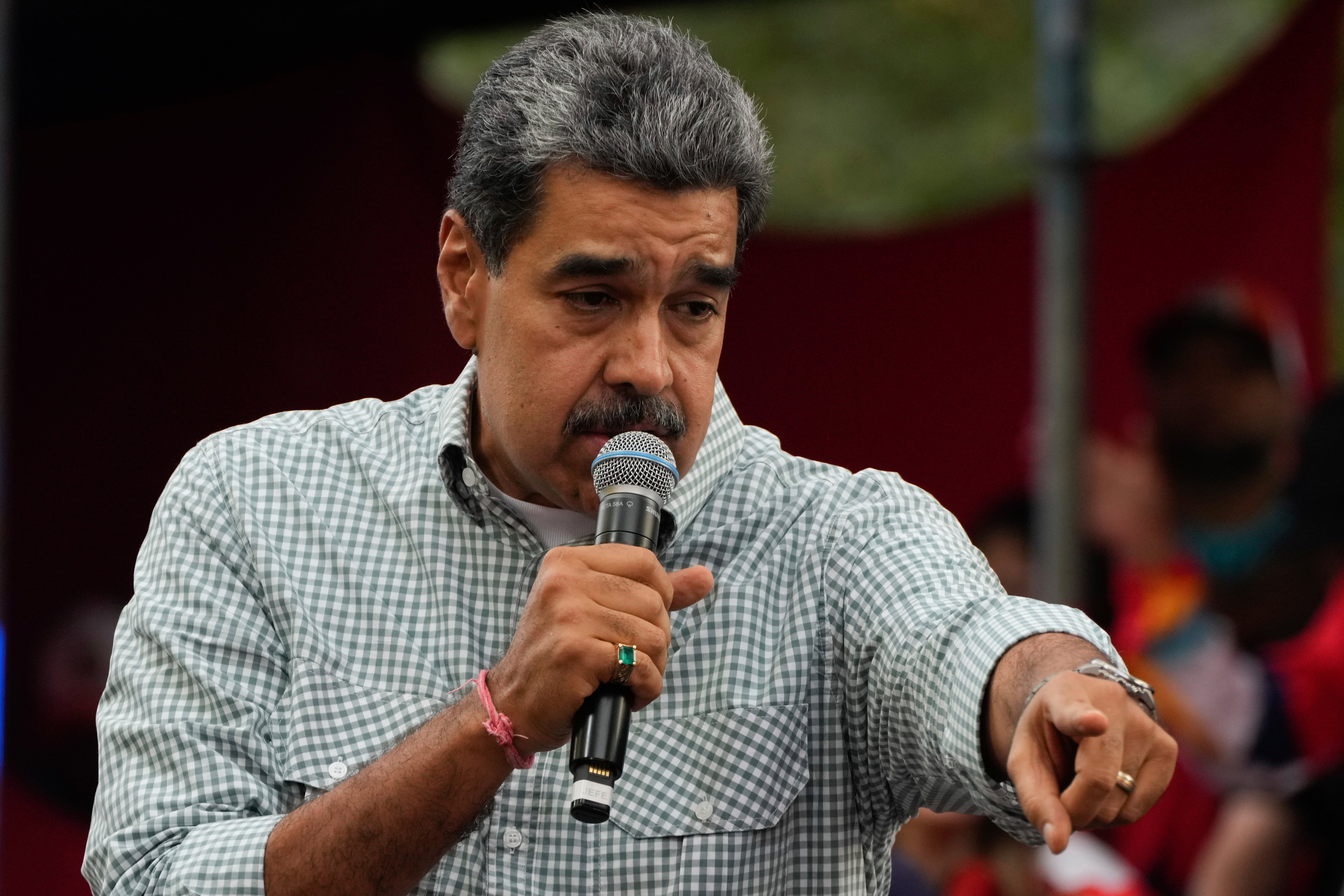 Recientes mensajes intimidantes firmados por el Frente Carlos Patiño Farc-EP advierten a los disidentes venezolanos que deben abandonar Colombia o enfrentarán graves consecuencias - crédito Ariana Cubillos / AP Foto