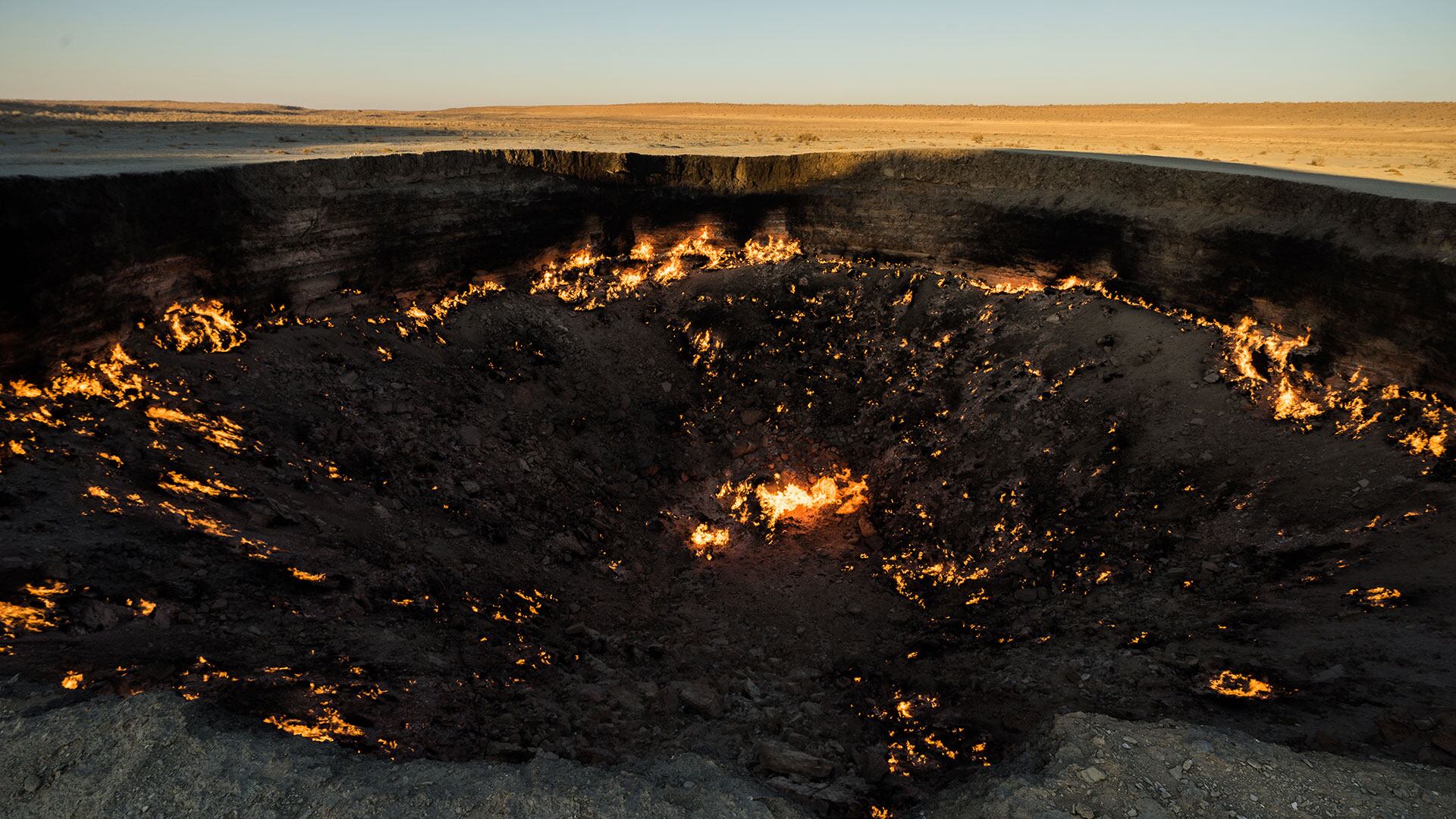 Puerta del Infierno (Gates to Hell), el cráter Darvaza en el desierto de Karakum 1920