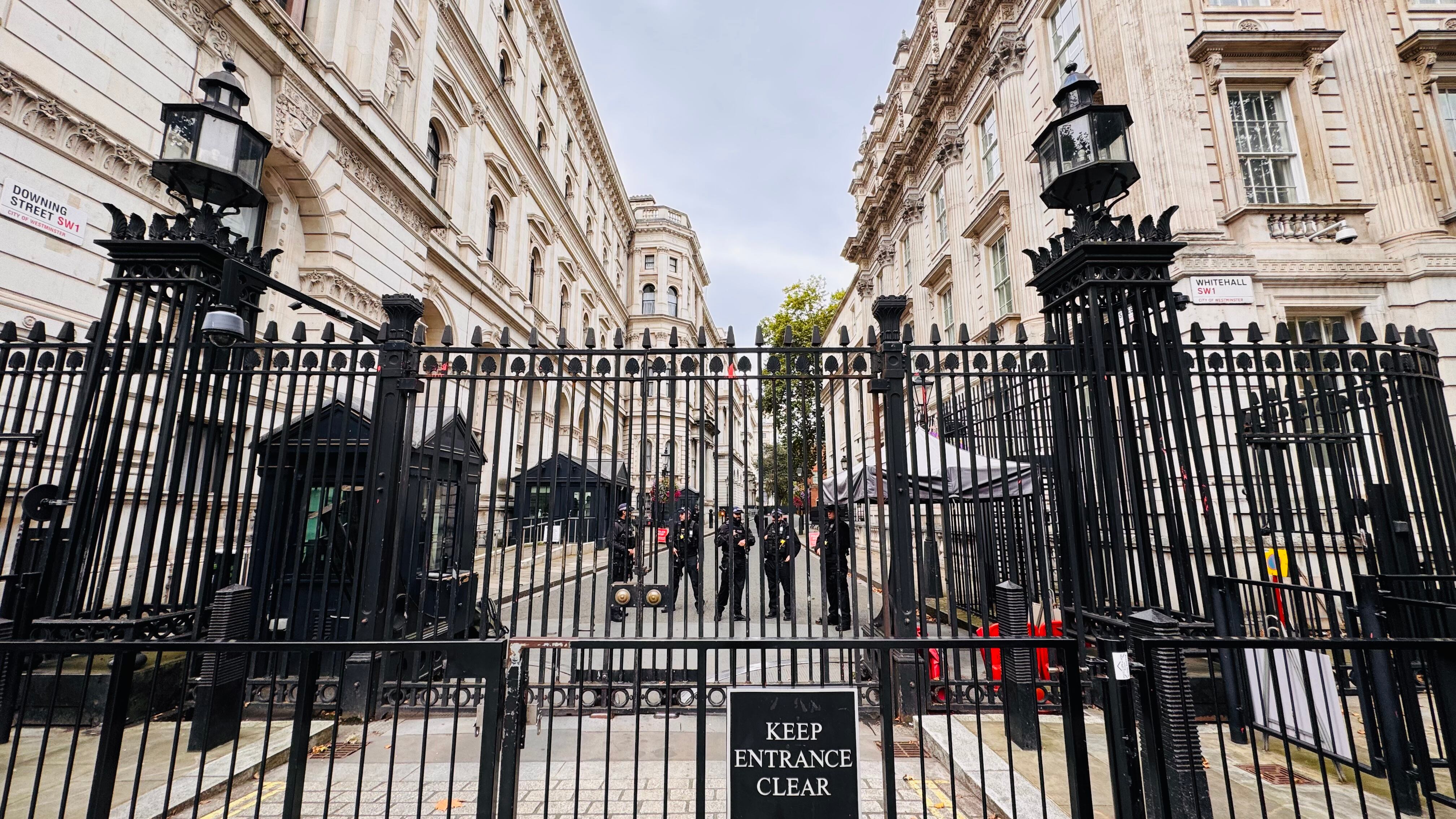 Lugares icónicos de Londres que no pueden faltar en tu visita. La capital del Reino Unido ofrece una rica mezcla de historia, cultura y modernidad. Desde el Tower of London hasta el palacio de Buckingham, un repaso por los rincones que definen esta ciudad única