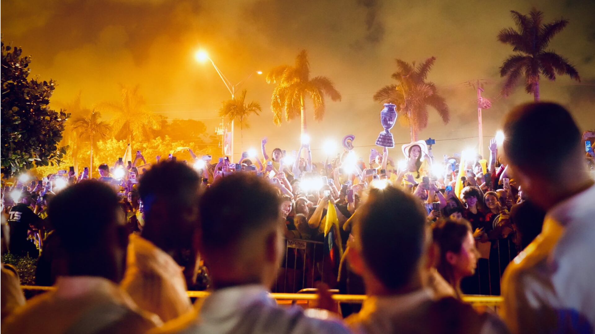 Banderazo en Miami por la hinchada de la elección Colombia. (Crédito: @FCFSeleccionCol / X)