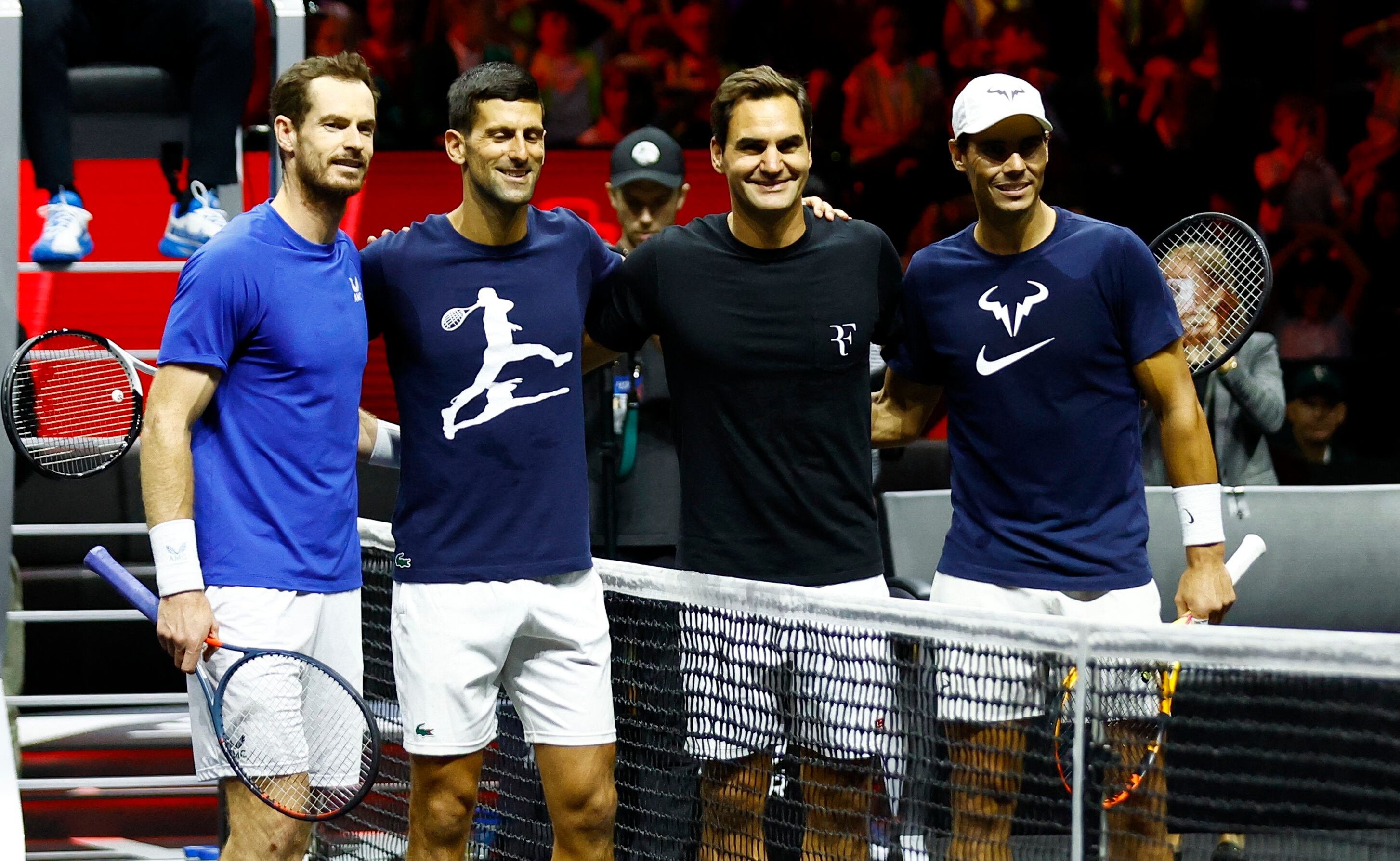 Andy Murray, Novak Djokovic, Roger Federer y Rafael Nadal del equipo de Europa posan durante una práctica por la Laver Cup en 2022 (Reuters/Andrew Boyers)