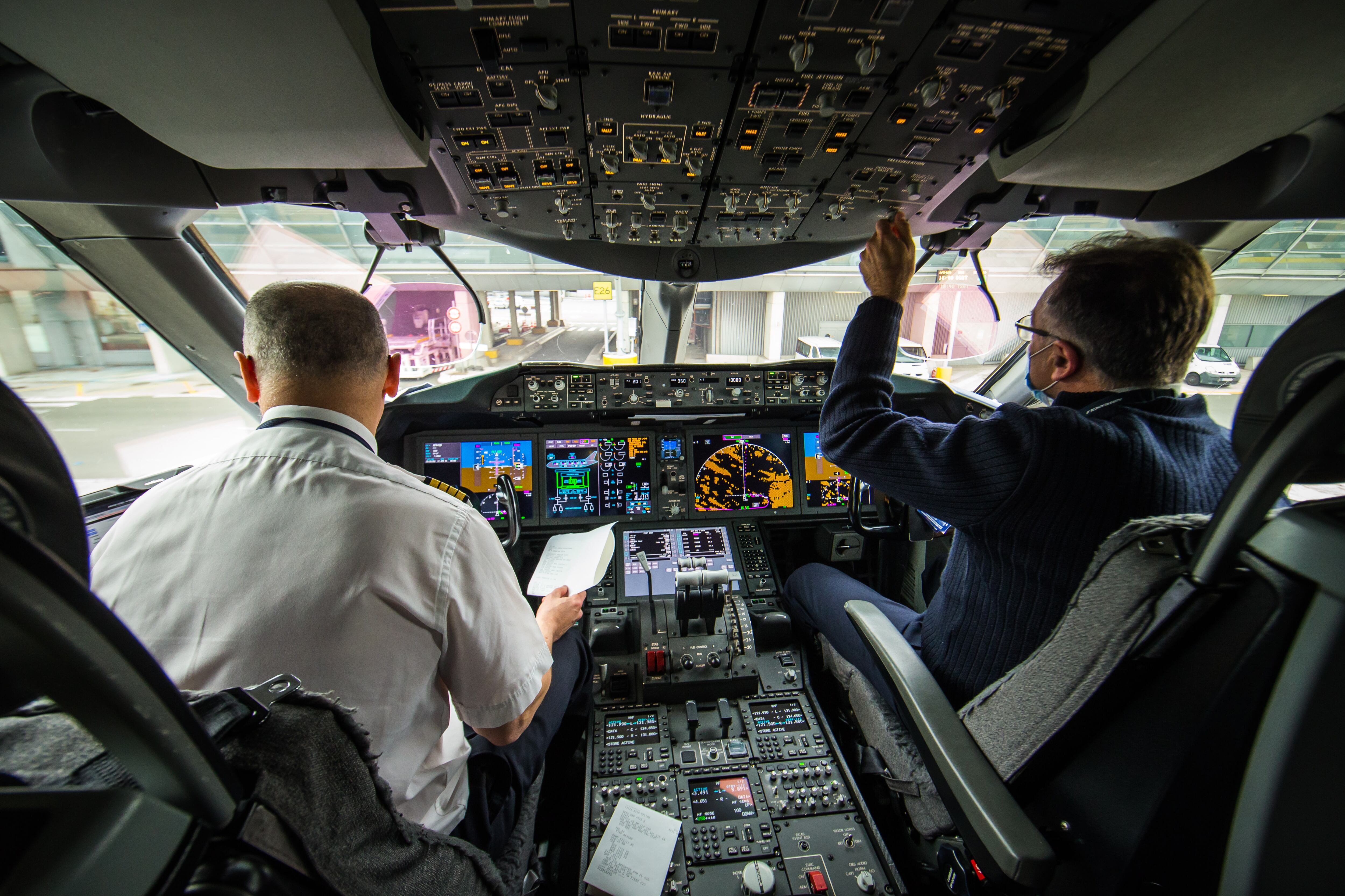 EEUU ordenó la inspección inmediata de 895 aviones Boeing 787 (EFE/ARCHIVO)
