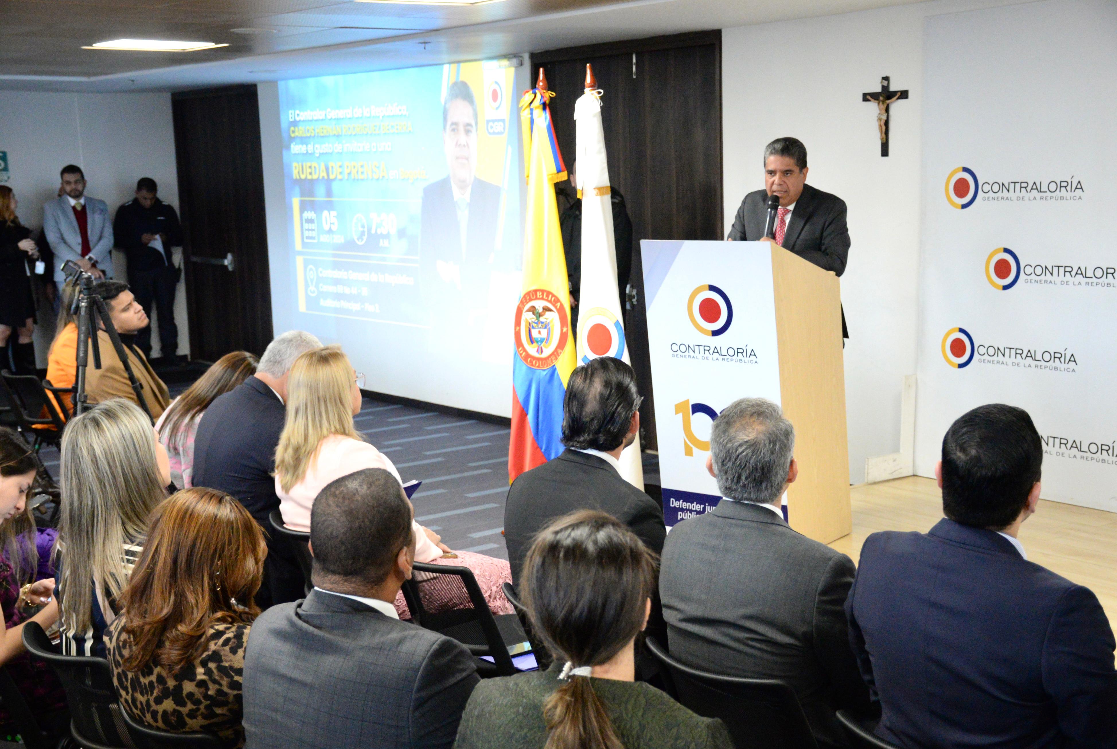 Contralor Carlos Hernán Rodríguez en rueda de prensa sobre EPS y hallazgos fiscales - crédito @CGR_Colombia/X