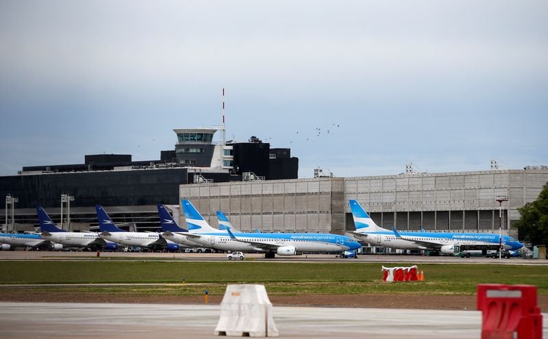 Aerolíneas Argentinas tuvo más de 1.000 retiros en dos etapas, en marzo y julio (REUTERS/Agustin Marcarian)