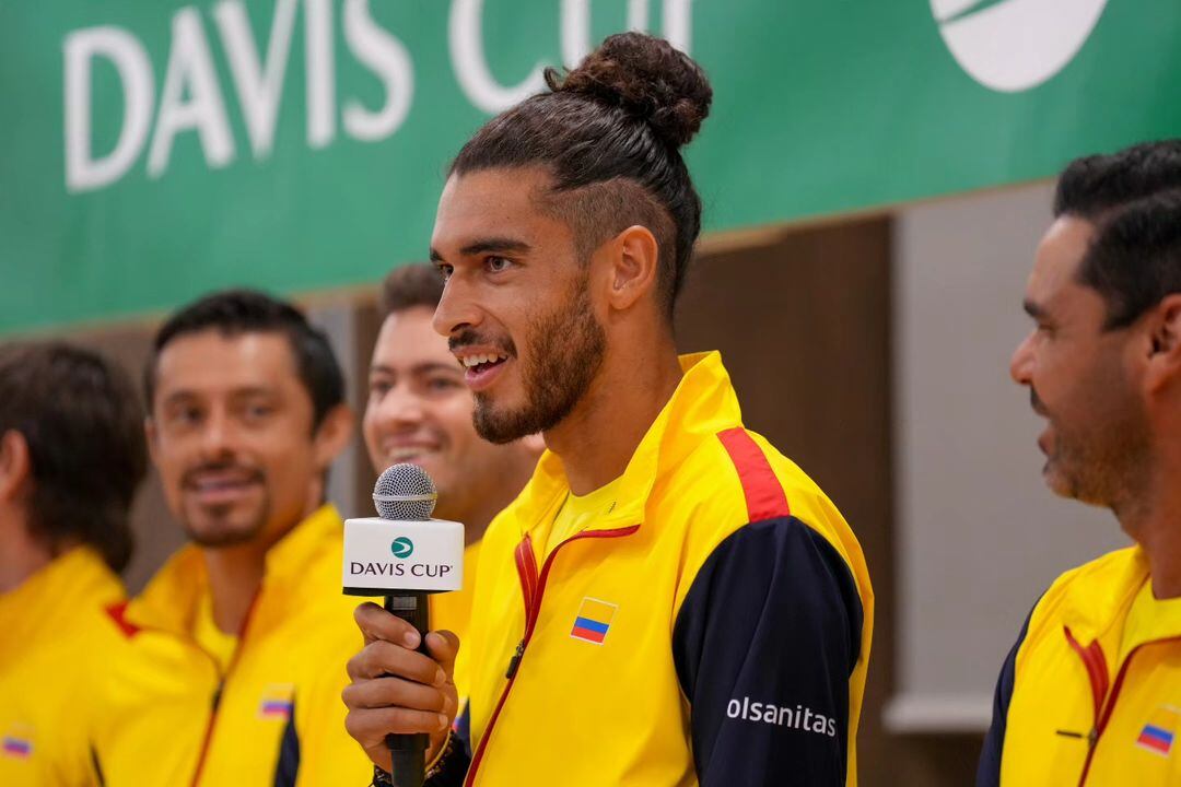 El colombo-español será el primero en jugar en el grupo Mundial I ante Japón - crédito Fedecoltenis_ / Instagram