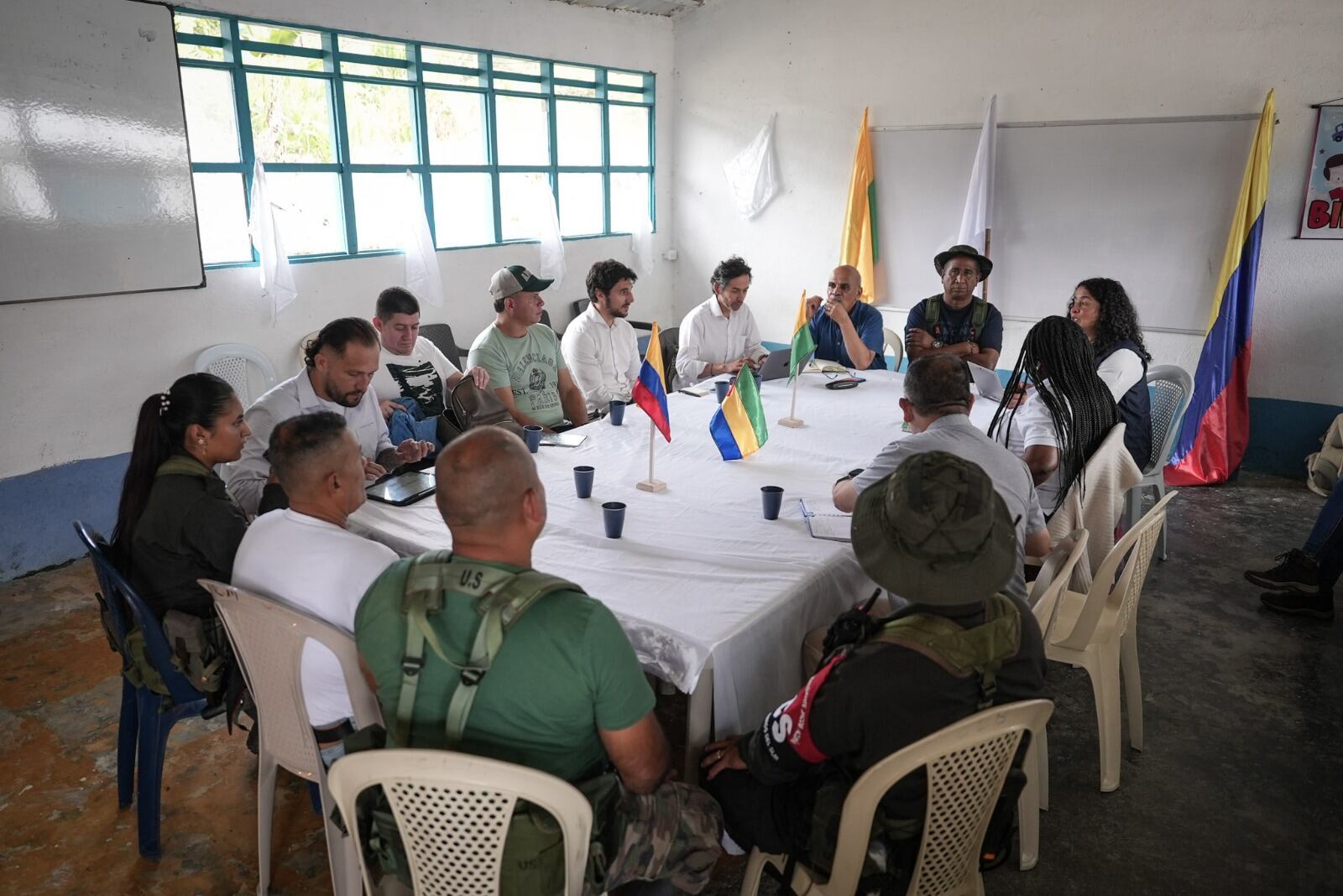 Comuneros del Sur y el Gobierno nacional anunciaron negociaciones para establecer un cese al fuego bilateral