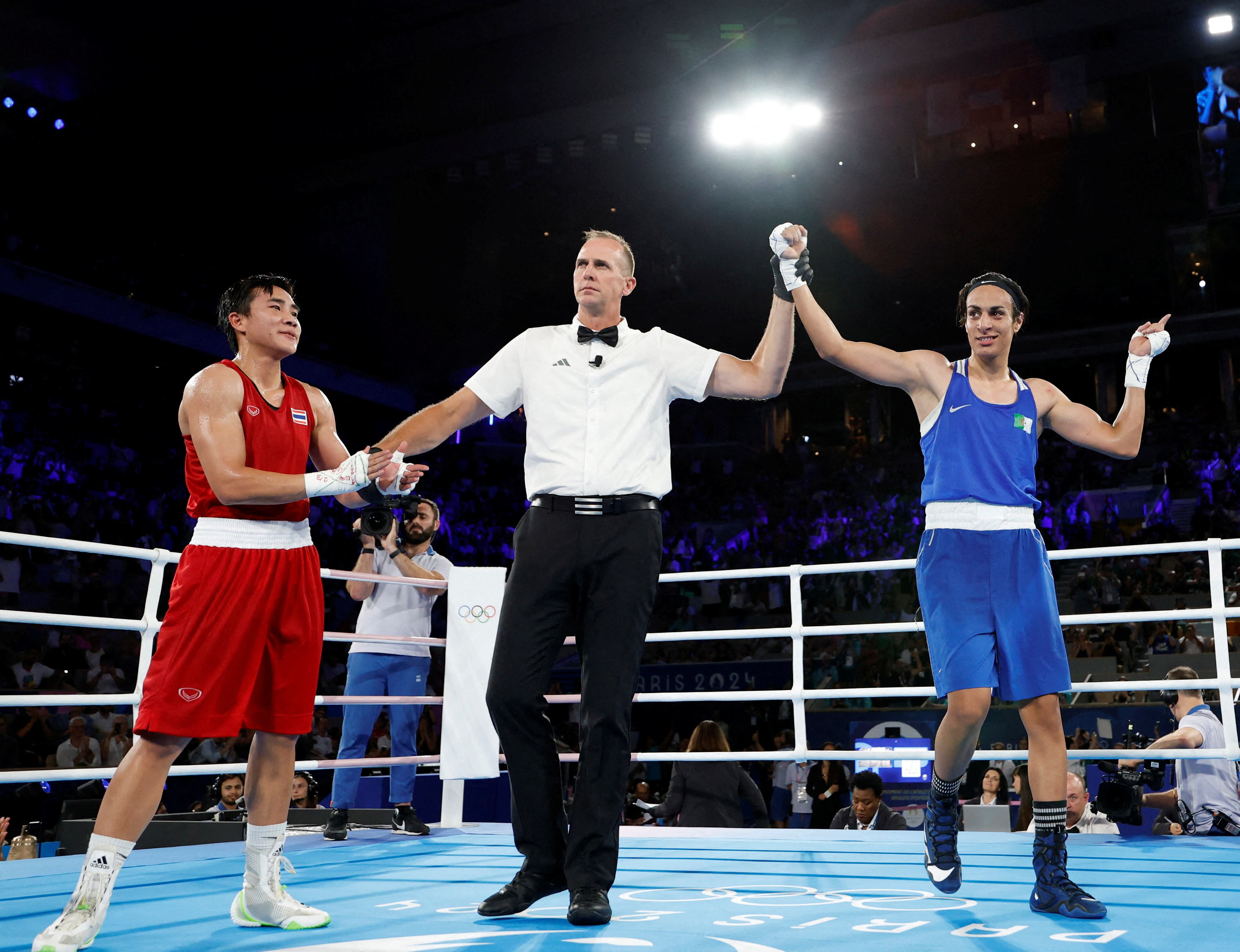 Imane Khelif de Algeria peleará el viernes por la tarde por la medalla de oro (REUTERS/Peter Cziborra )