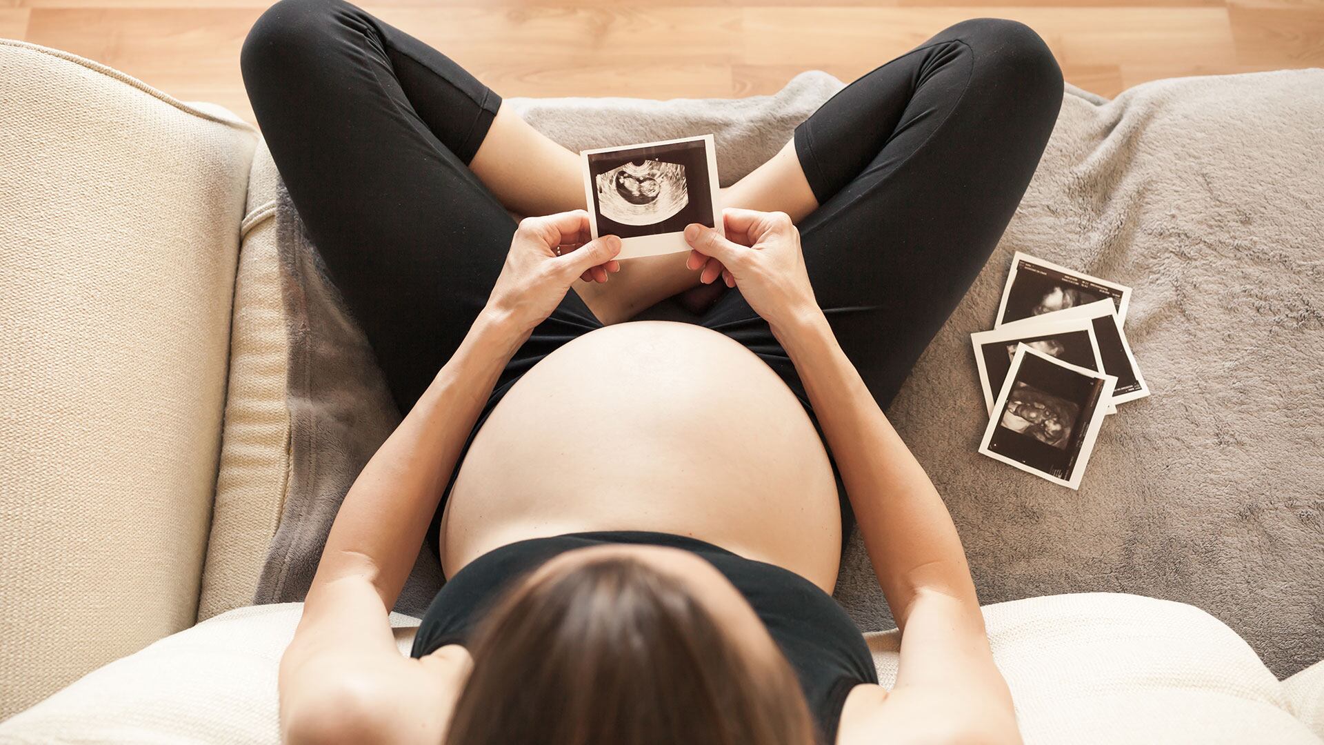 Polak de Fried subrayó que tanto mujeres como hombres deben considerar la preservación de la fertilidad a una edad temprana: "En mujeres, la calidad y cantidad de los óvulos se deteriora después de los 30 años" (Getty)