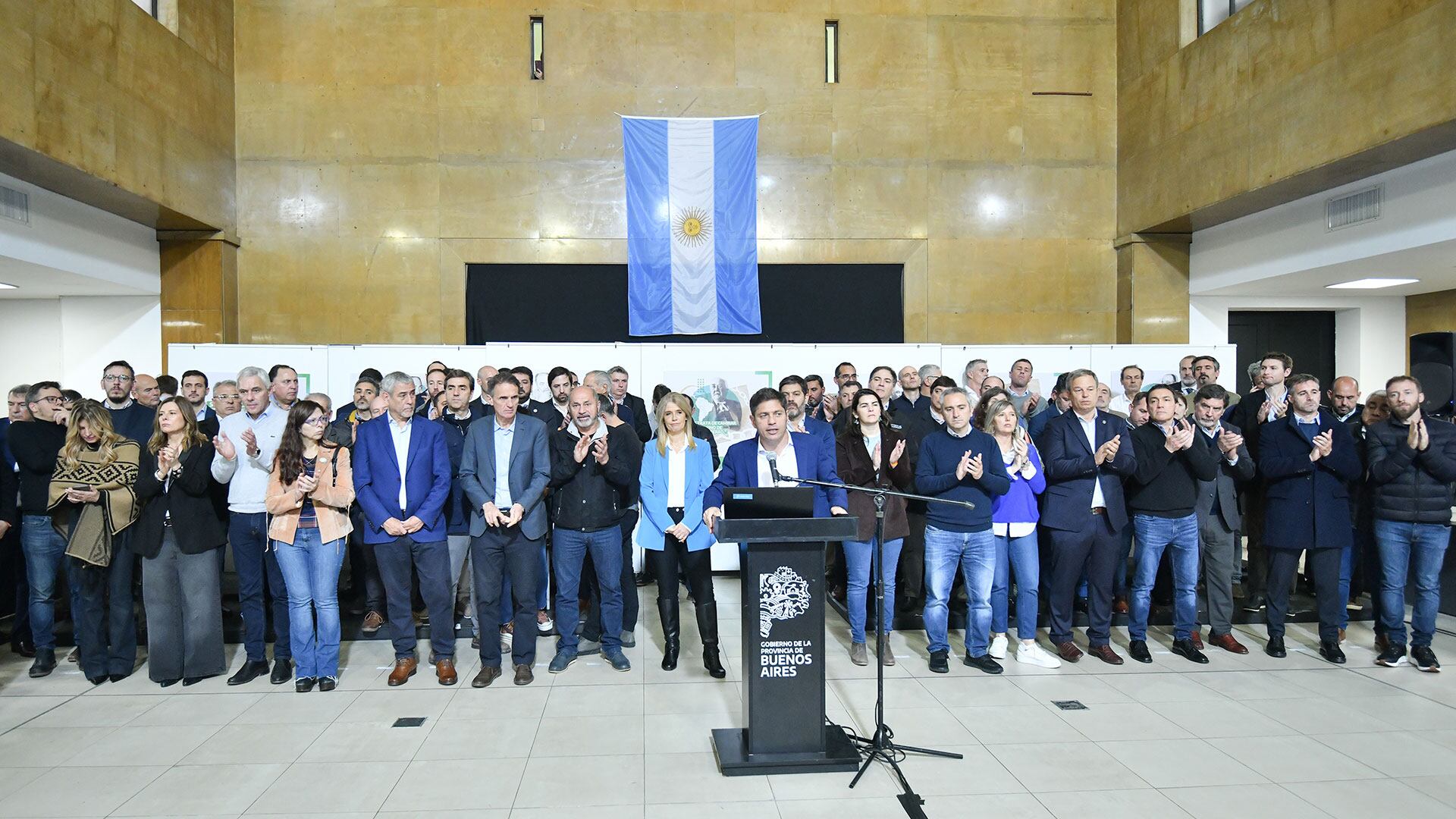 Axel Kicillof intendentes conferencia