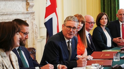 Keir Starmer comenzó su gestión en Reino Unido con la primera reunión de gabinete en Downing Street