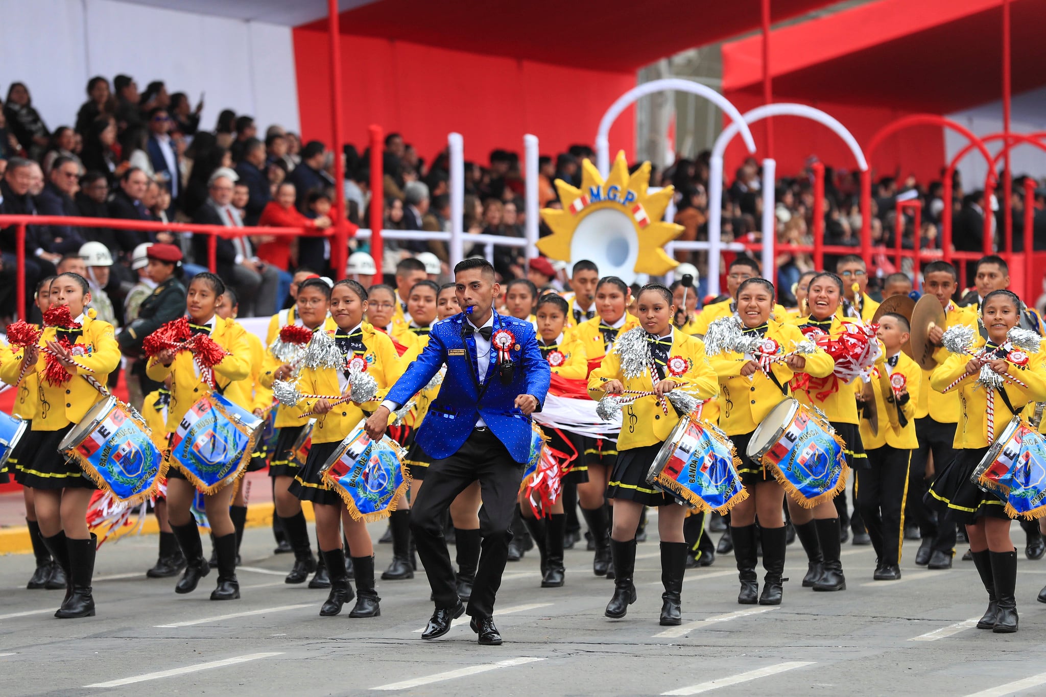 Colegios emblemáticos de Huaycán se lucieron en su paso por la Gran Parada Militar | Presidencia Perú / Flickr