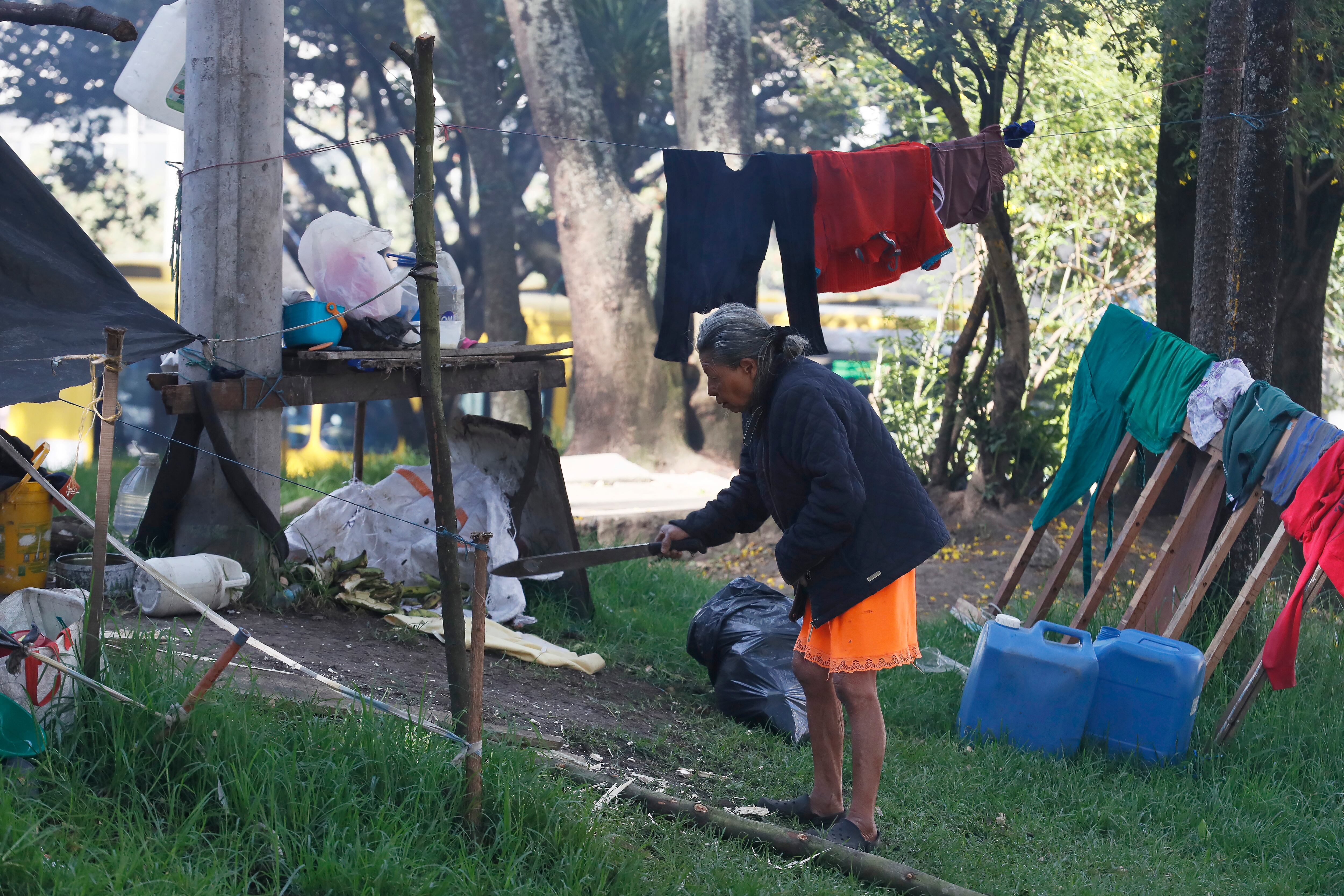 Asentamiento de comunidades indígenas en el Parque Nacional de Bogotá (Colombia) - crédito Carlos Ortega/EFE
