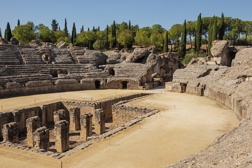 Anfiteatro de Italica, en Santiponce, Sevilla (Shutterstock).