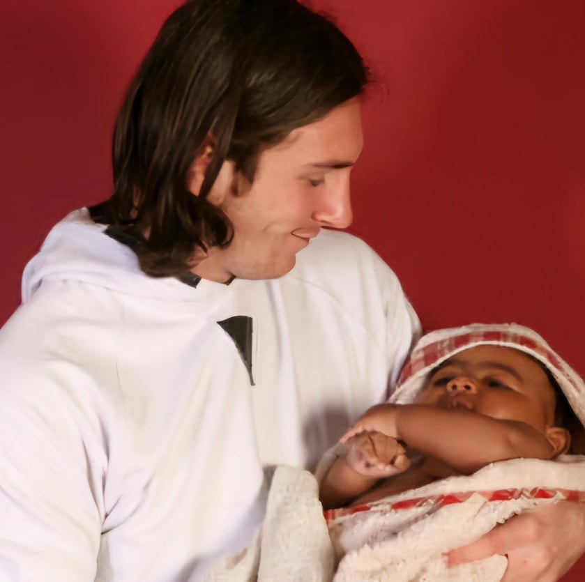 Lionel Messi junto a Lamine Yamal en 2007 (X)