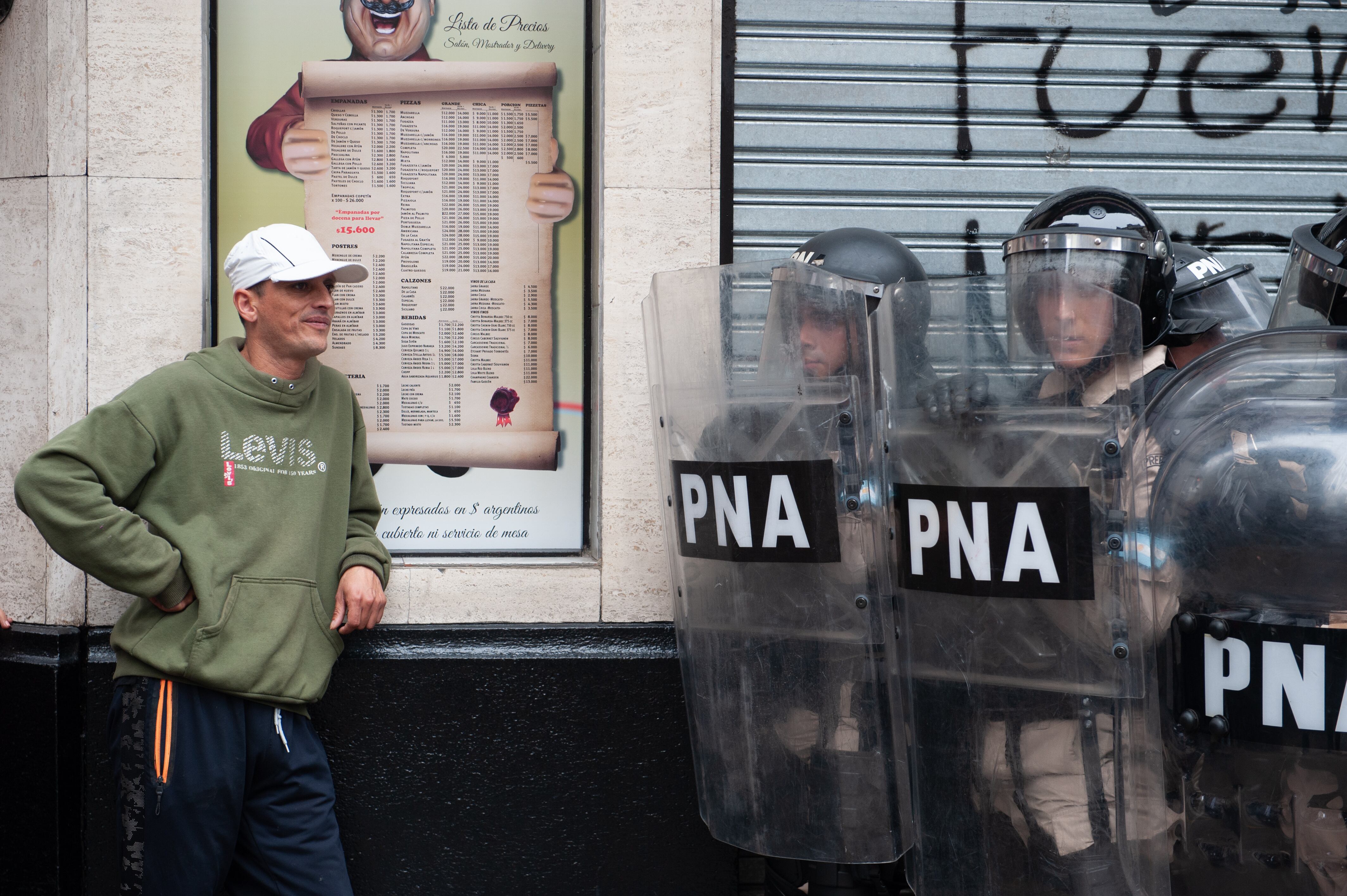 Tensión en el congreso mientras se debate la ley bases en el senado