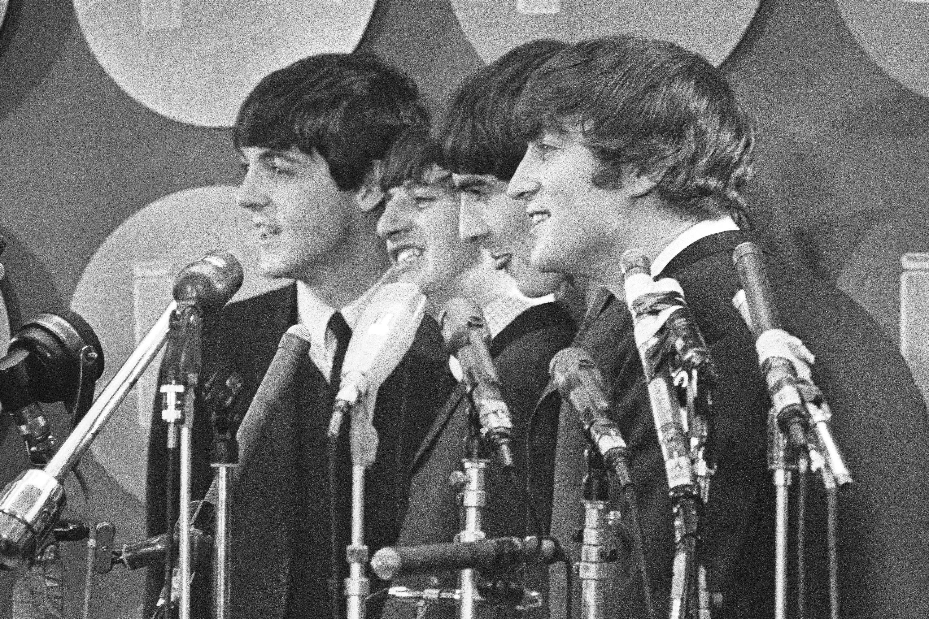 El show con el que se presenta Paul evoca permanentemente a su paso por The Beatles (Foto AP, archivo)