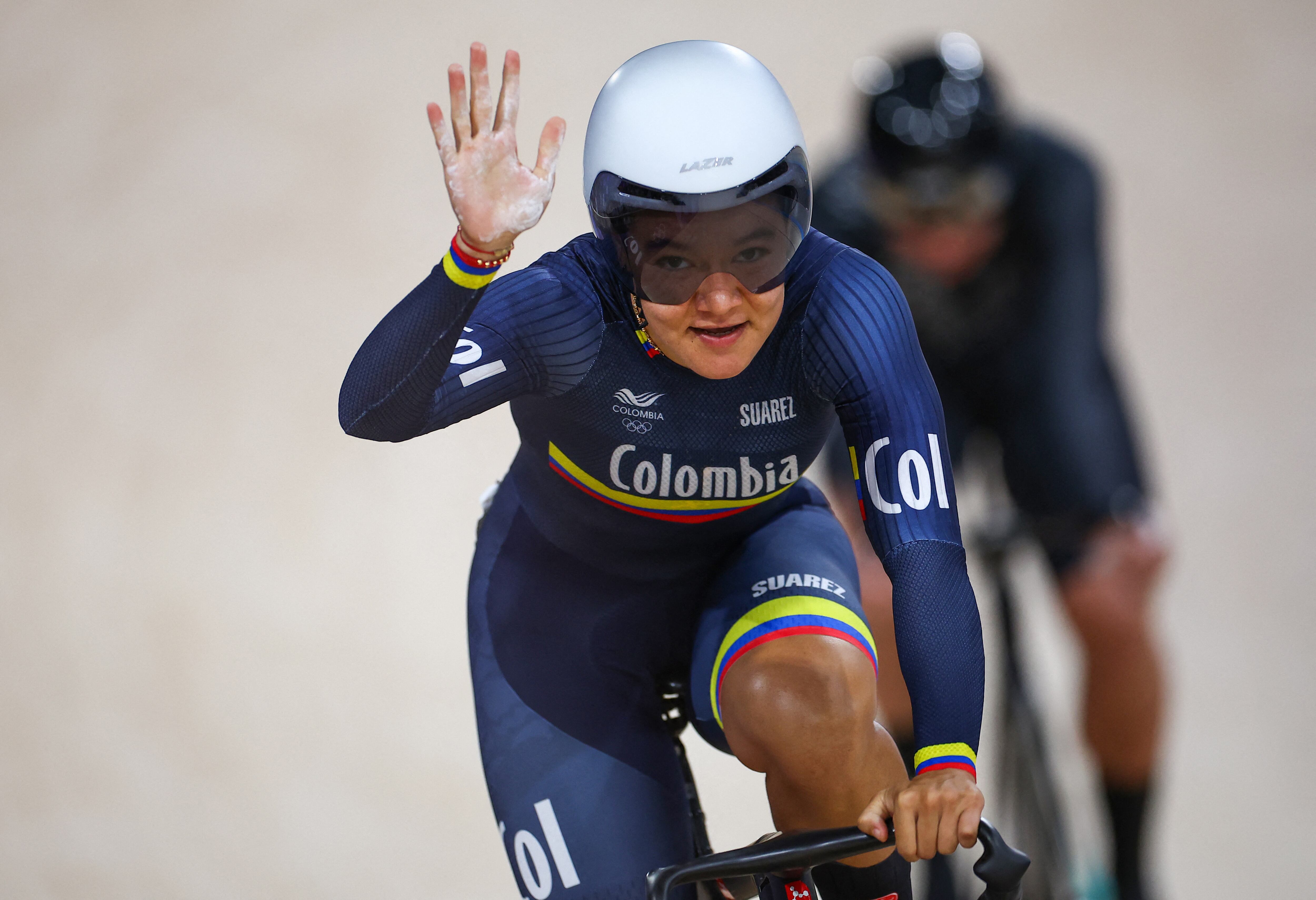 Paris 2024 Olympics - Track Cycling - Women's Sprint, 1/8 Finals Repechages - Saint-Quentin-en-Yvelines Velodrome, Montigny-le-Bretonneux, France - August 10, 2024. Martha Bayona Pineda of Colombia reacts during heat 1. REUTERS/Agustin Marcarian