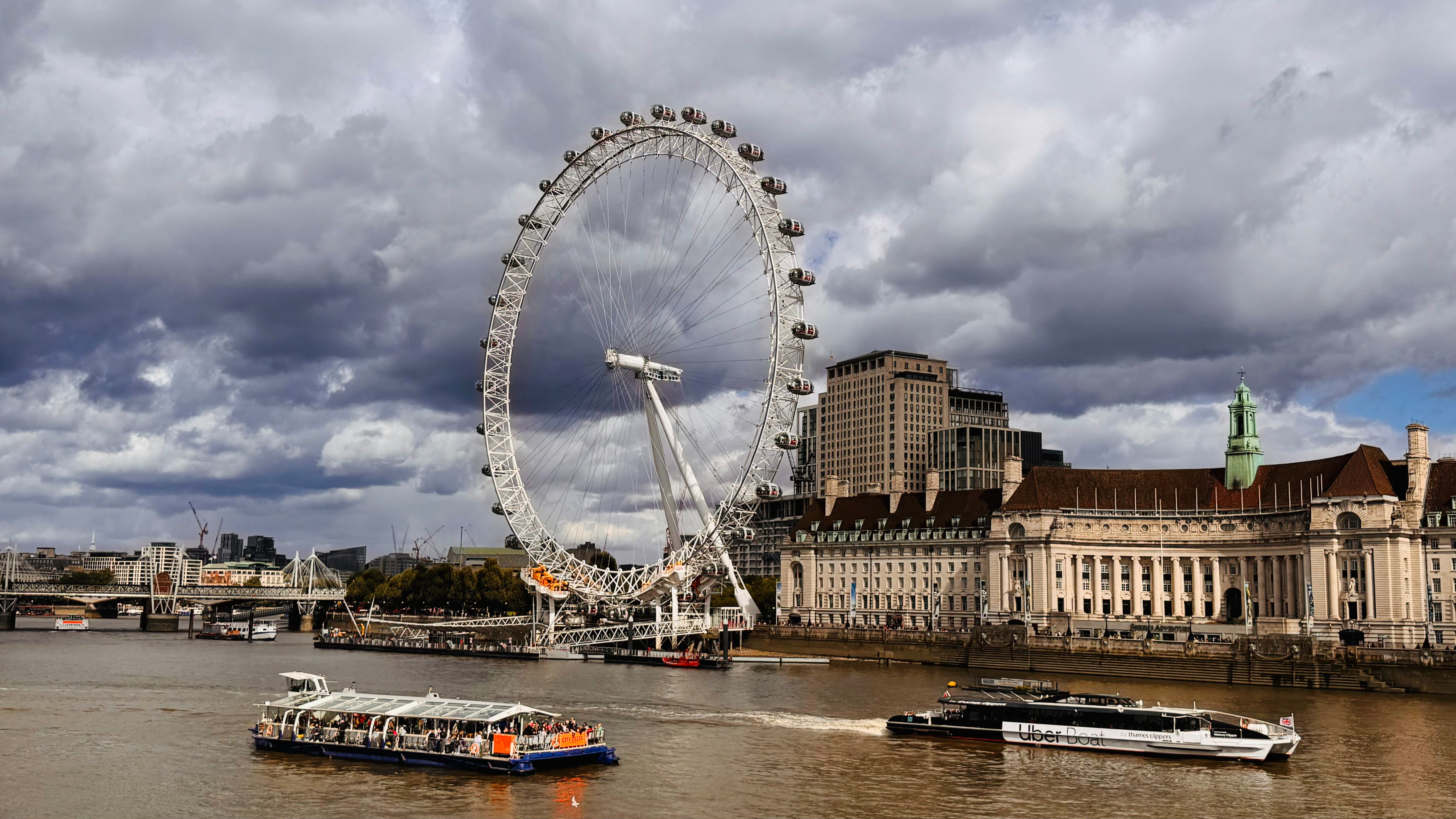 Lugares icónicos de Londres que no pueden faltar en tu visita. La capital del Reino Unido ofrece una rica mezcla de historia, cultura y modernidad. Desde el Tower of London hasta el palacio de Buckingham, un repaso por los rincones que definen esta ciudad única