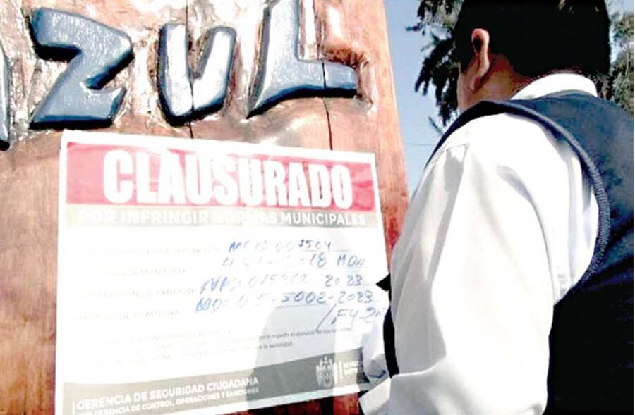 La emblemática pollería La Granja Azul ha tenido que cerrar sus puertas por orden de la Municipalidad de Ate