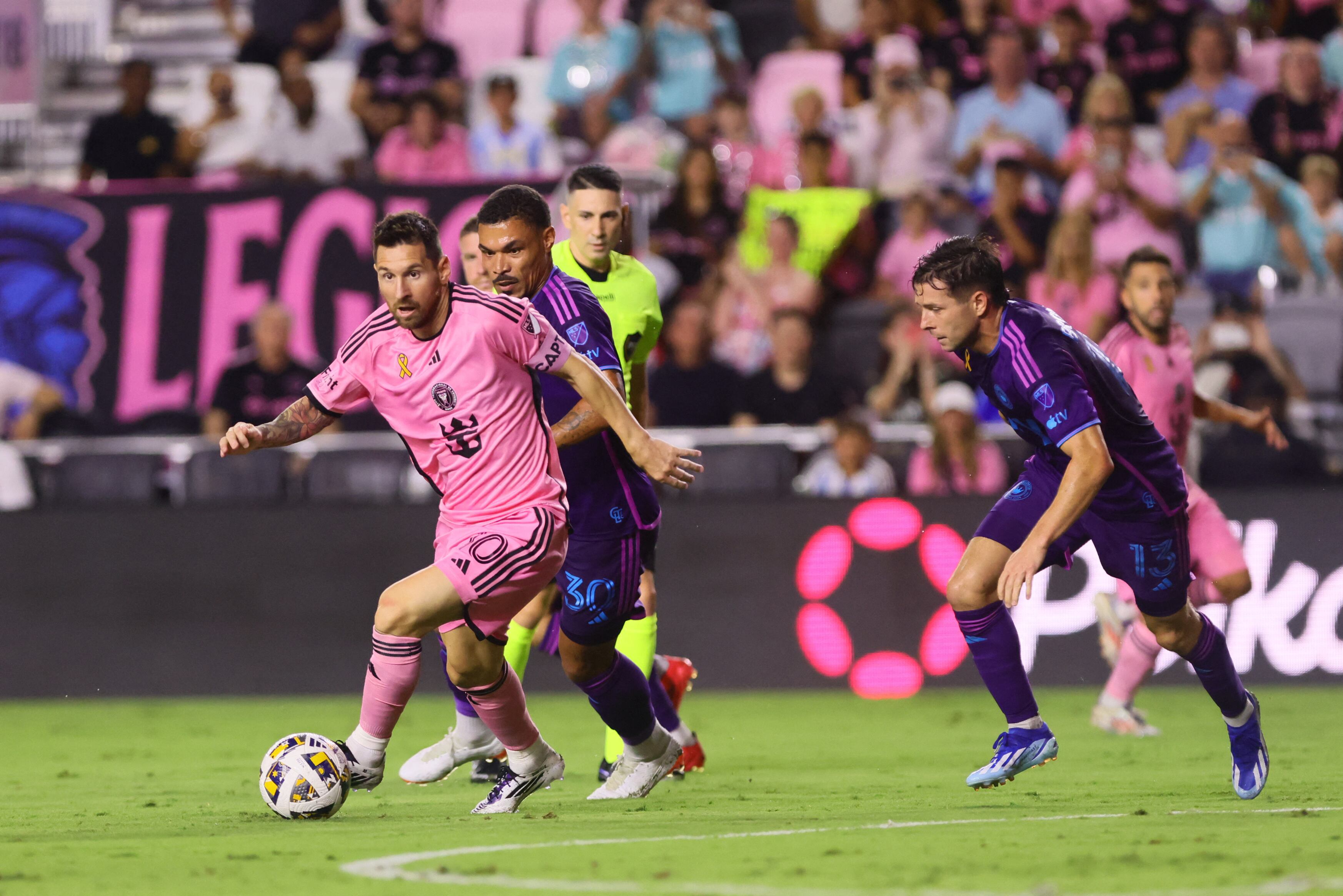 Lionel Messi tuvo un gran partido ante Charlotte FC con un gol y varias situaciones generadas (Sam Navarro-Imagn Images)