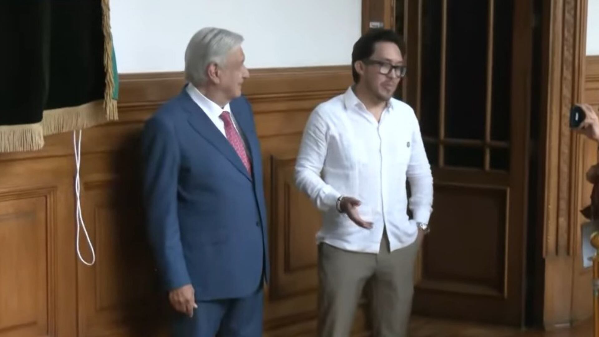 AMLO develó el retrato con el que será recordado en Palacio Nacional.