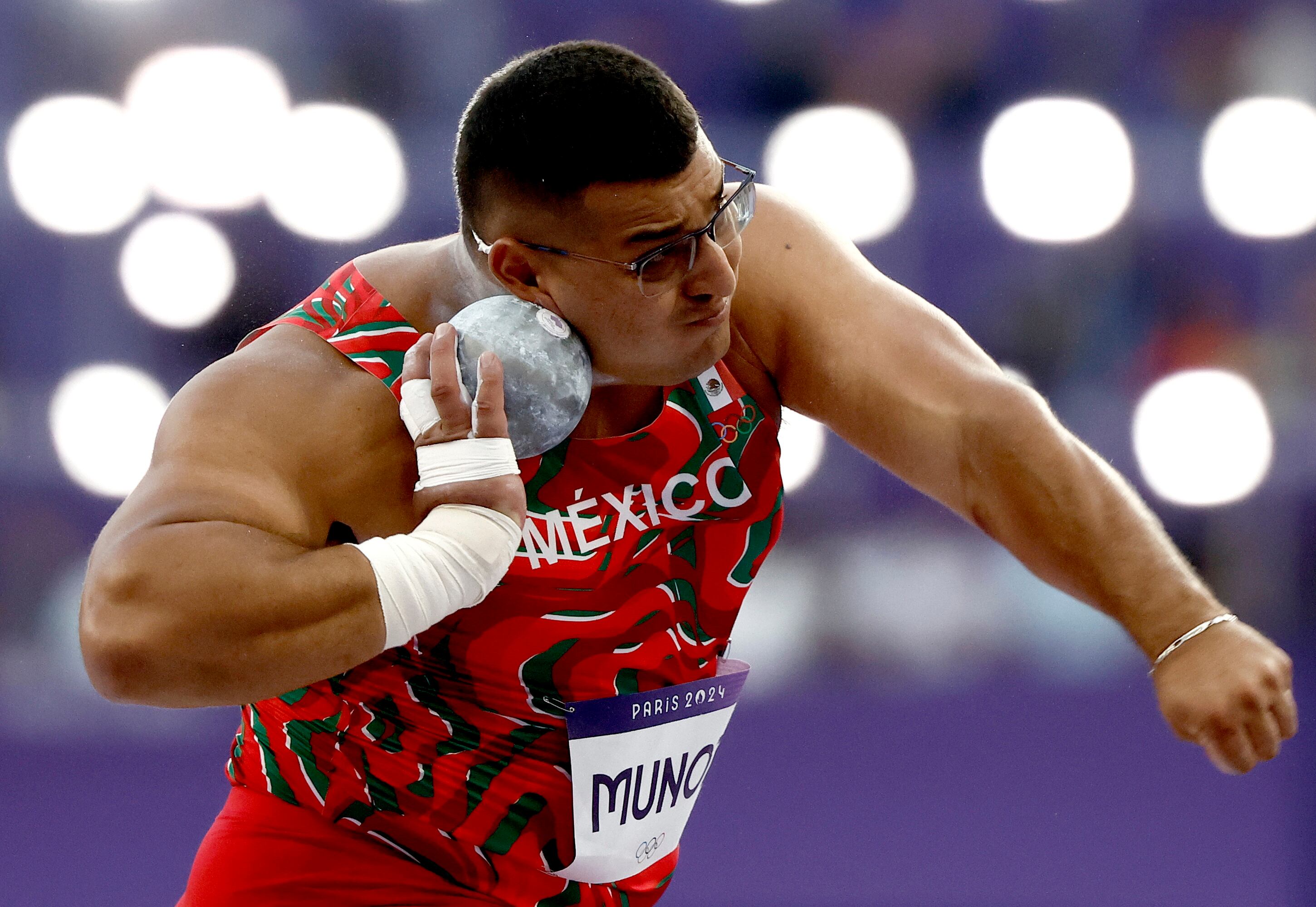 El mexicano Uziel Munoz accede a la final de lanzamiento de peso de París 2024. EFE/EPA/YOAN VALAT
