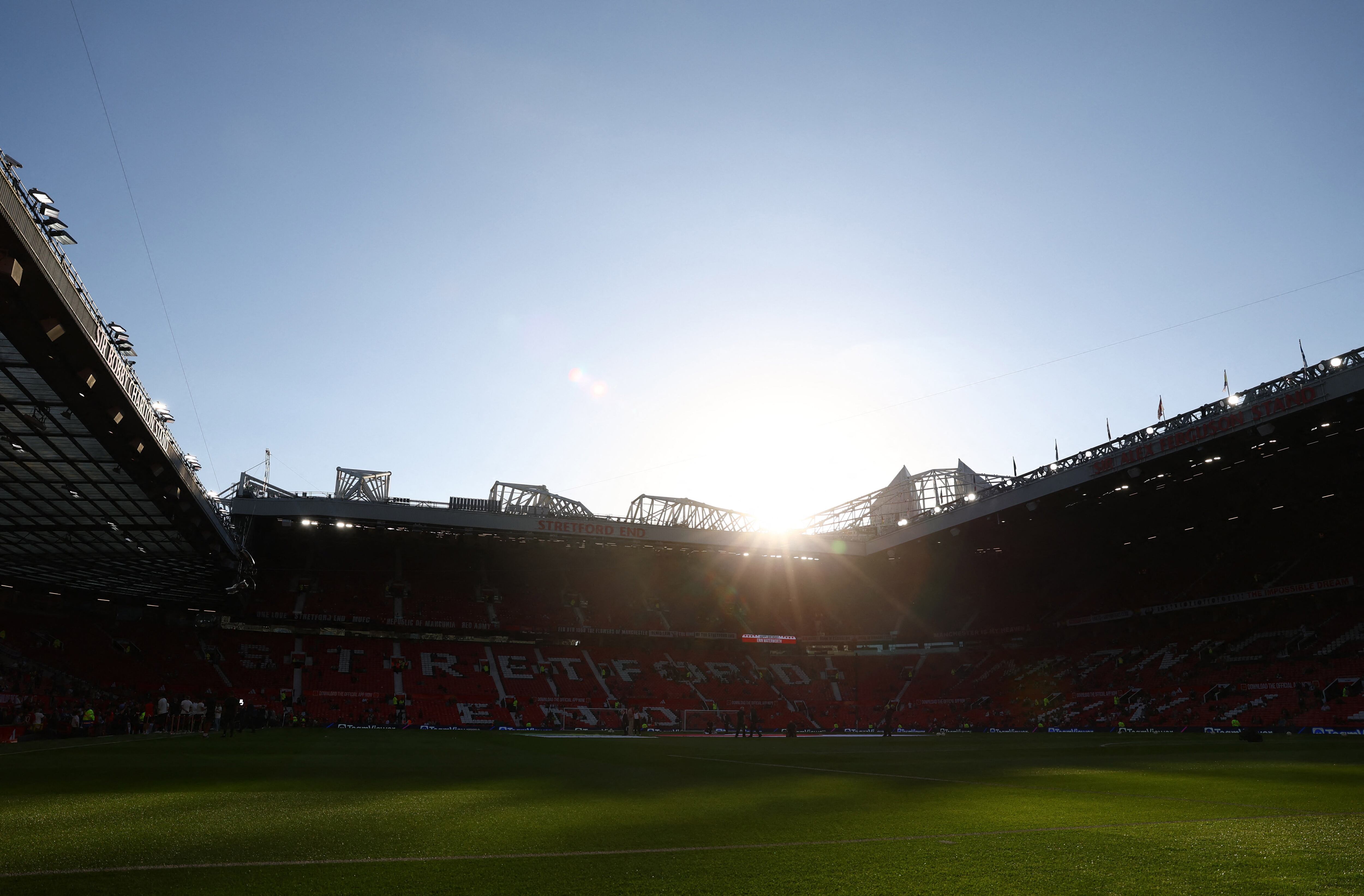 El nuevo estadio del Manchester United podría superar al Camp Nou en capacidad con 100.000 asientos (REUTERS)