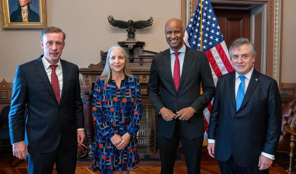 El canciller uruguayo Omar Paganini junto al asesor de Seguridad Nacional de Estados Unidos, Jake Sullivan, y la administradora de la Agencia de Estados Unidos para el Desarrollo Internacional, Samantha Power