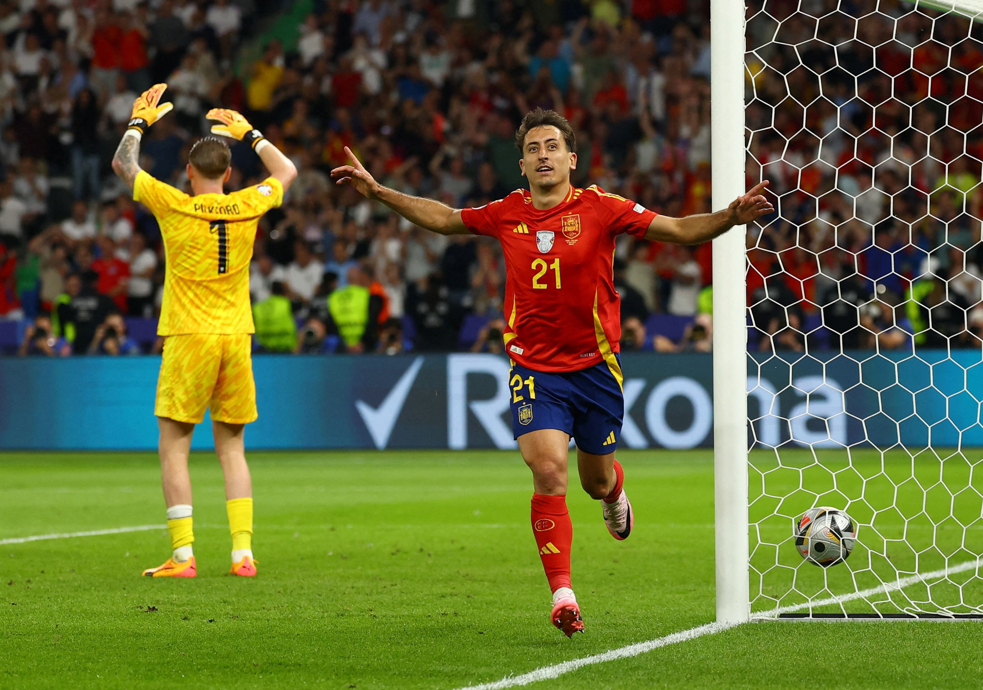 Oyarzabal en la celebración del 2-1 decisivo  REUTERS/Kai Pfaffenbach     TPX IMAGES OF THE DAY