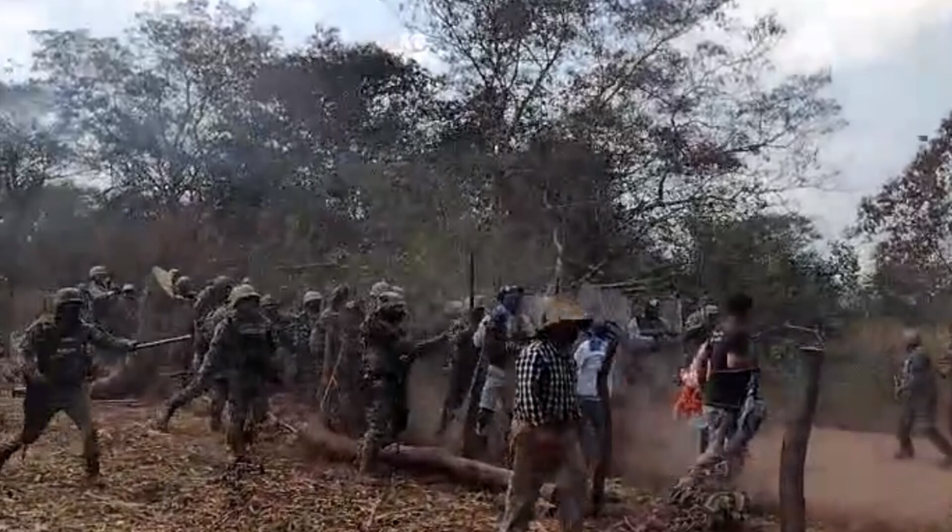 Habitantes de Chicomuselo confrontaron a los militares. (X/@isain)