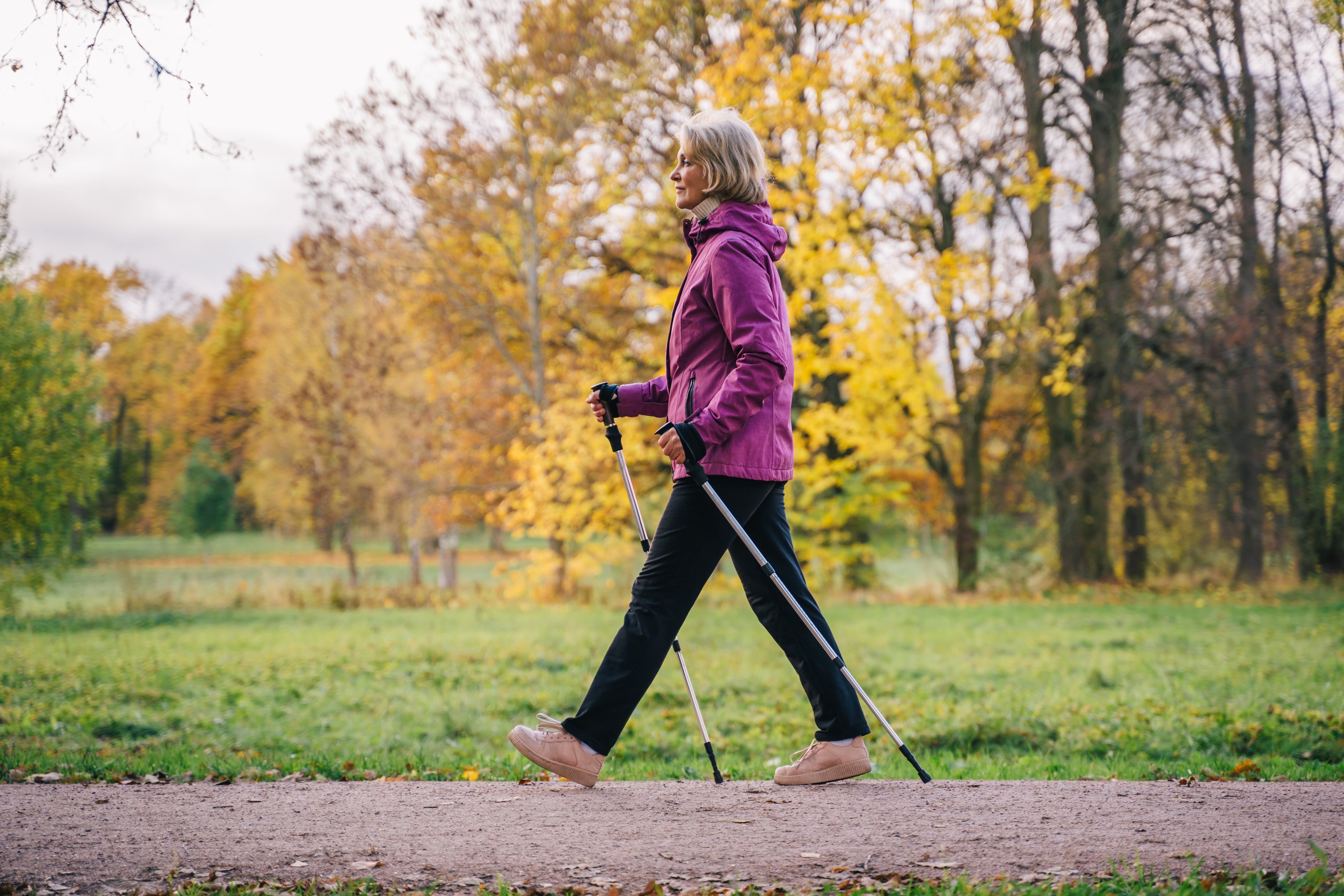 Caminar es un gran ejercicio cardiovascular. (Shutterstock España)