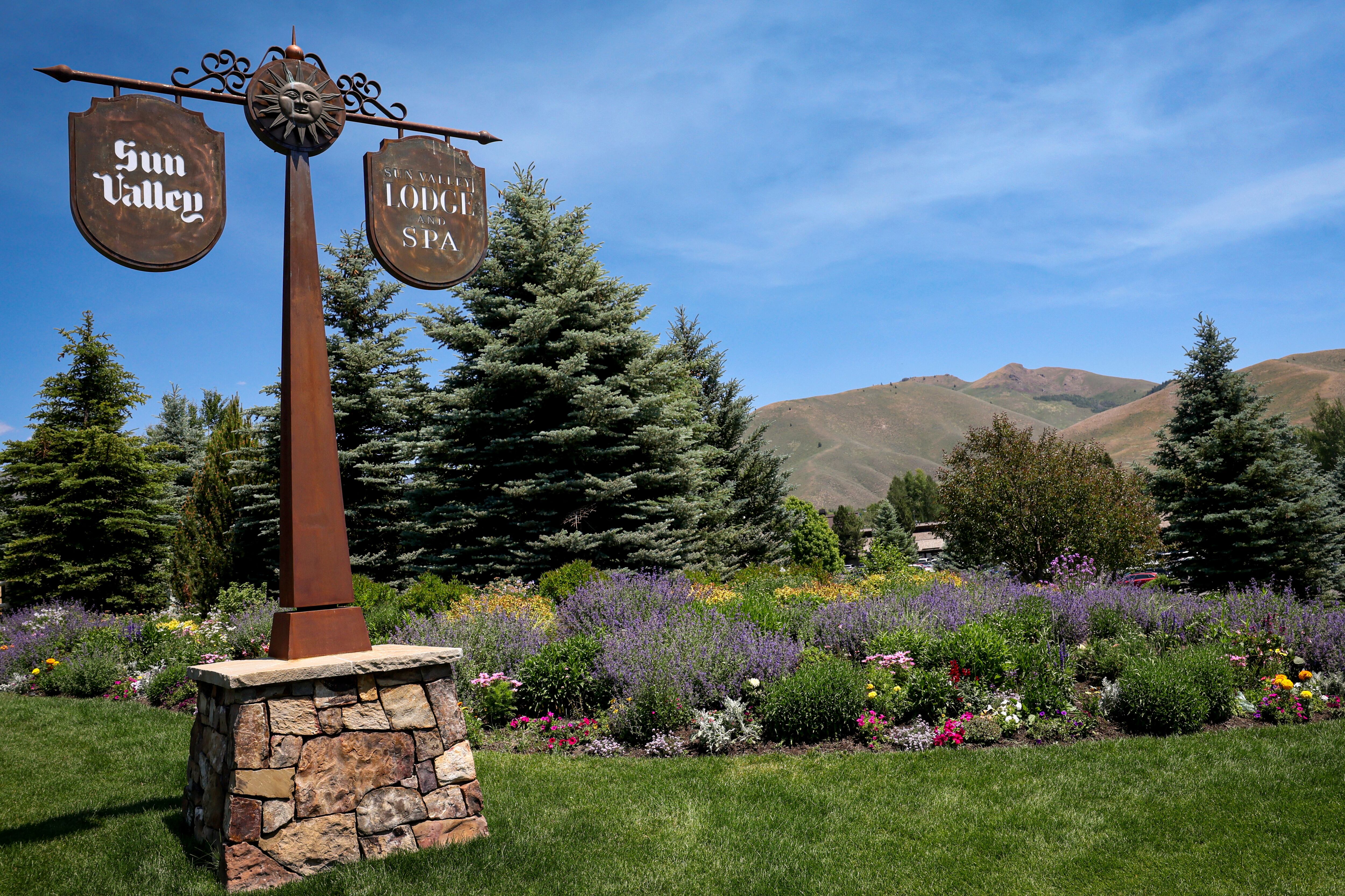 La vista desde la entrada del Sun Valley Resort donde se hace la conferencia de Media and Technology de Allen and Co.