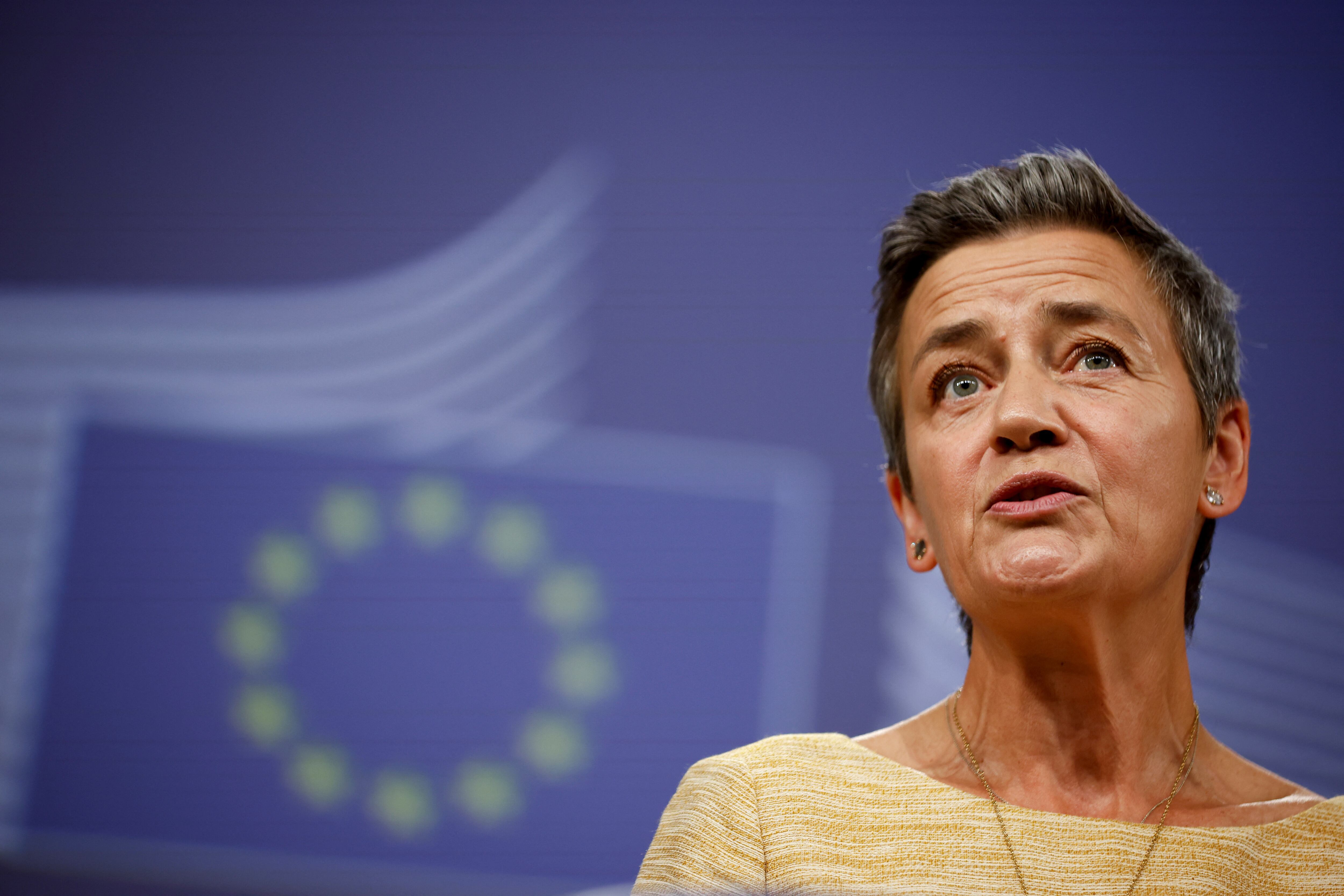 La jefa antimonopolio de la Unión Europea, Margrethe Vestager, ofrece una conferencia de prensa después de la decisión del tribunal superior de Europa sobre la lucha de Apple contra una orden de los reguladores de competencia de la UE para pagar un récord de 13 mil millones de euros en impuestos atrasados ​​a Irlanda, en Bruselas, Bélgica, el 10 de septiembre de 2024. REUTERS/Johanna Geron