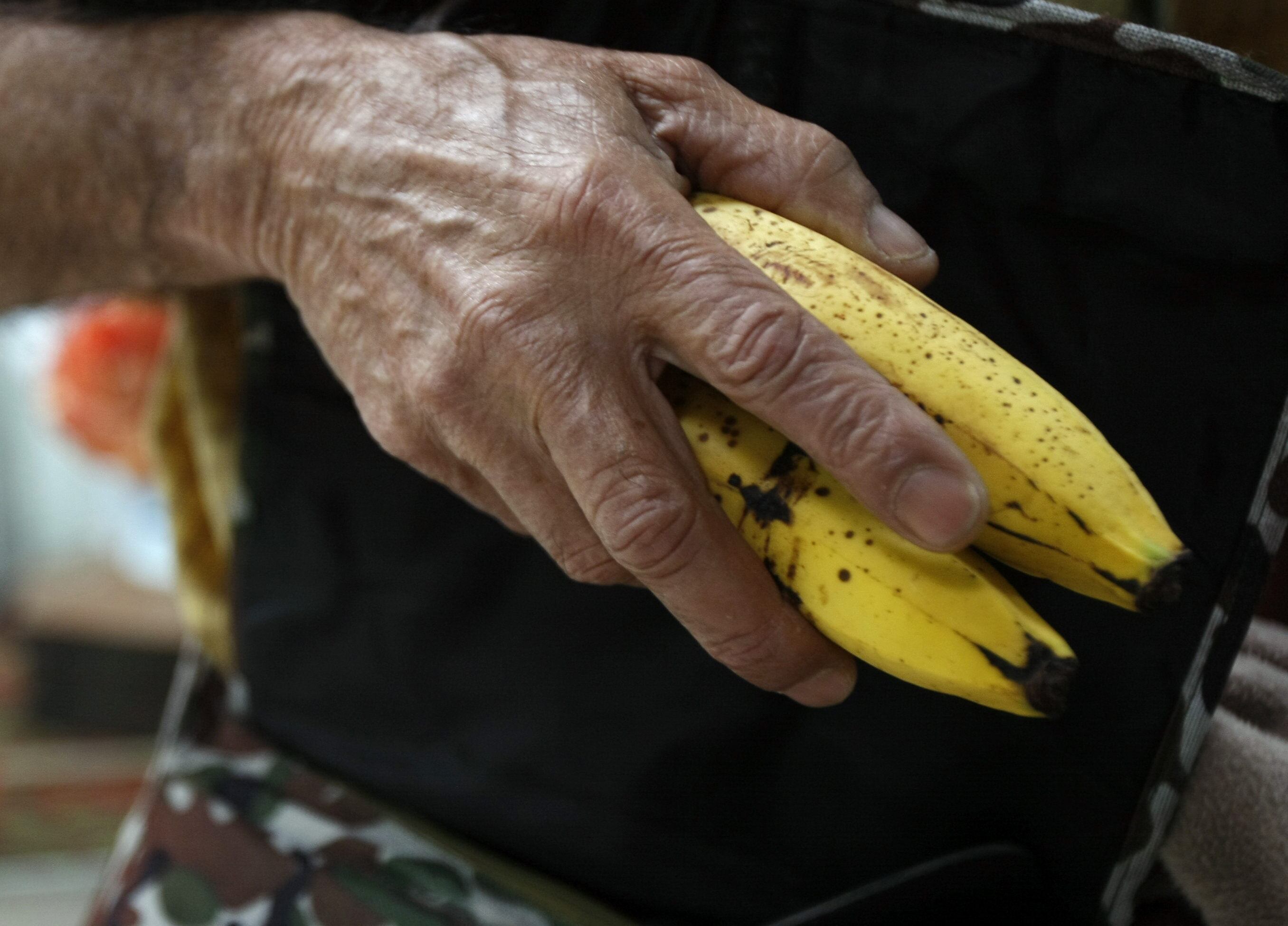 El consumo por persona de plátano y banano estimado en Colombia es de 155 kilogramos al año - crédito Jeffrey Arguedas/EFE
