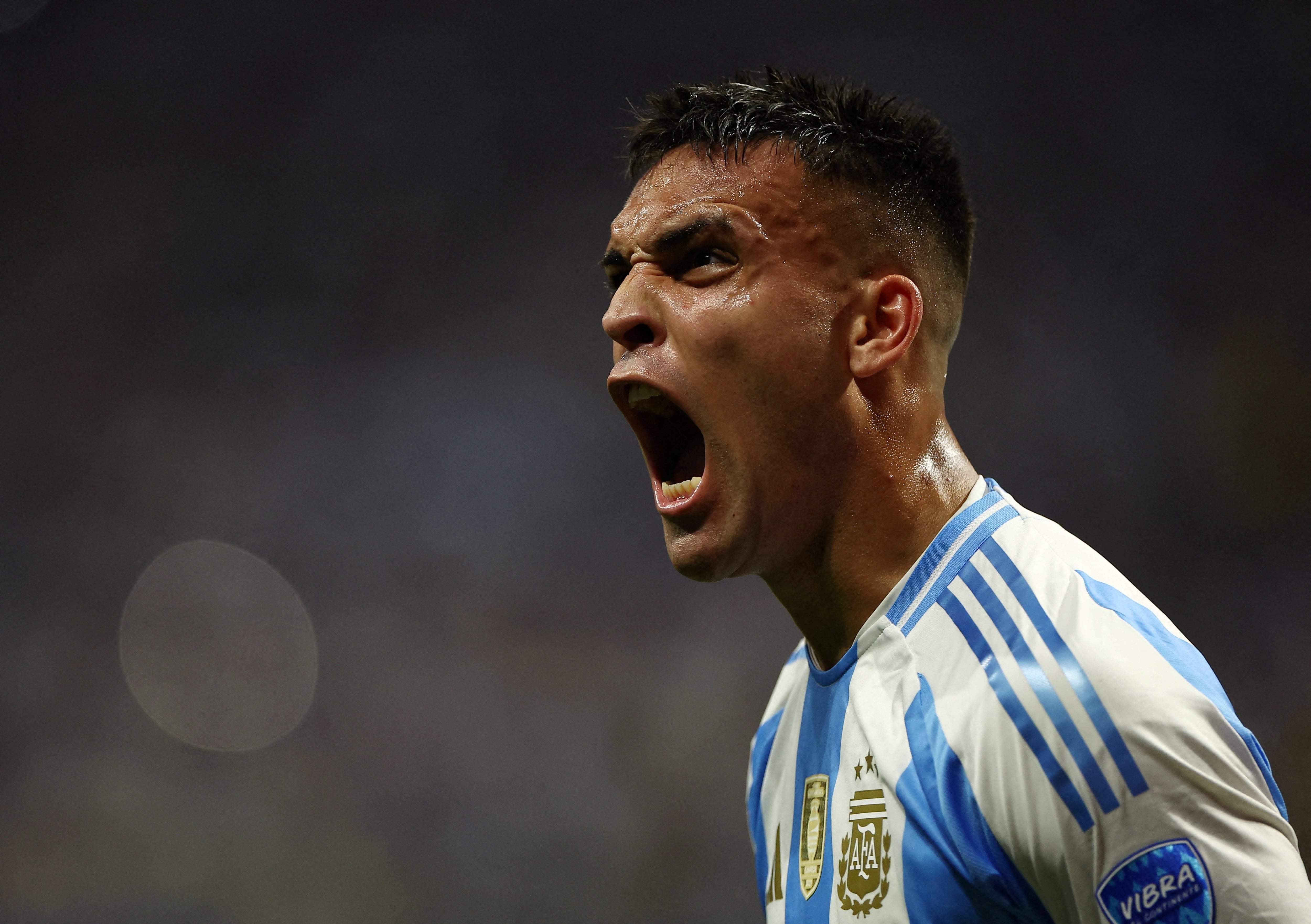 Lautaro celebra con furia el 2-0 de Argentina en el epílogo del cotejo (REUTERS/Agustin Marcarian)