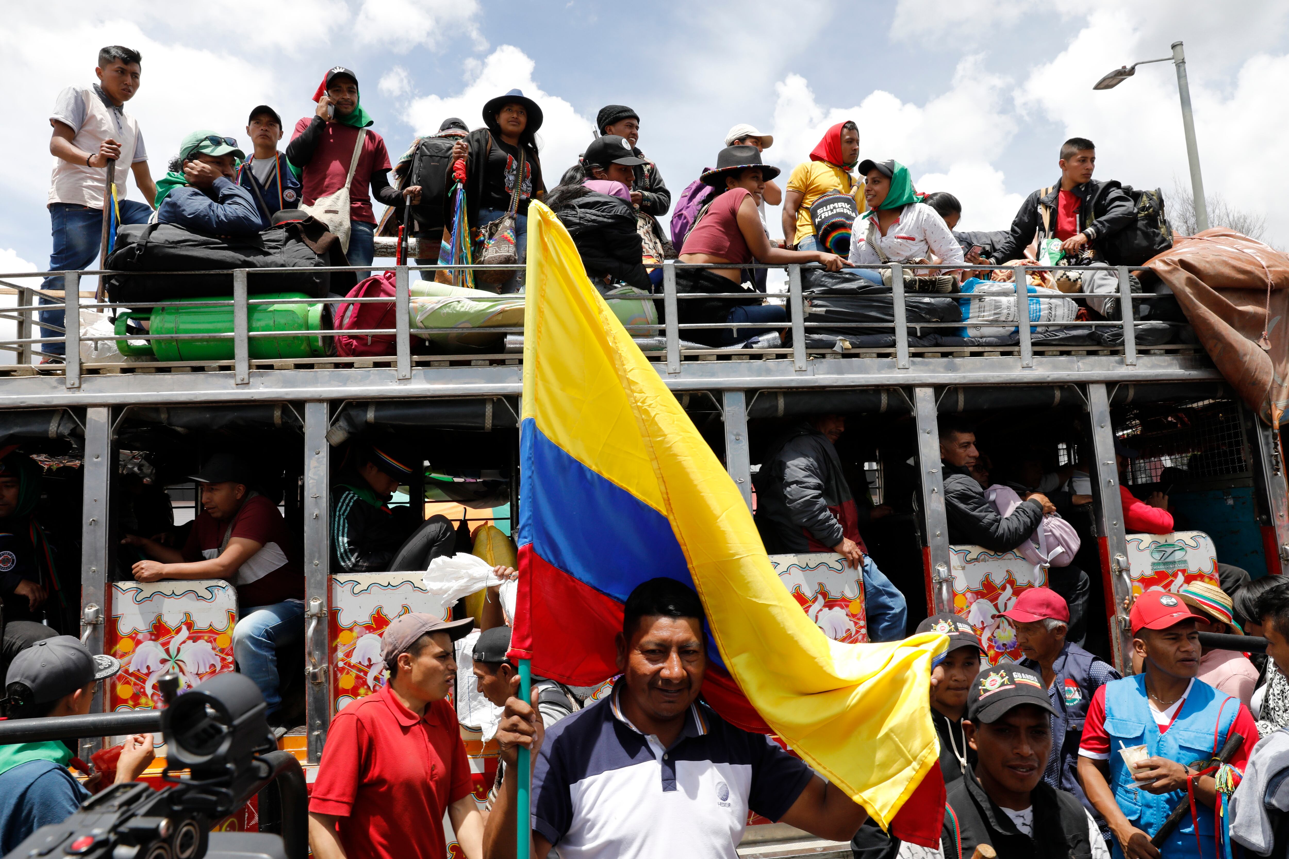 Se espera que la noche del viernes 5 de julio lleguen más miembros de las tres comunidades indígenas a Bogotá para apoyar a sus compañeros en la acción que busca que les sea entregado el sujeto que está detenido dentro del CAI Lourdes - crédito archivo Carlos Ortega/EFE