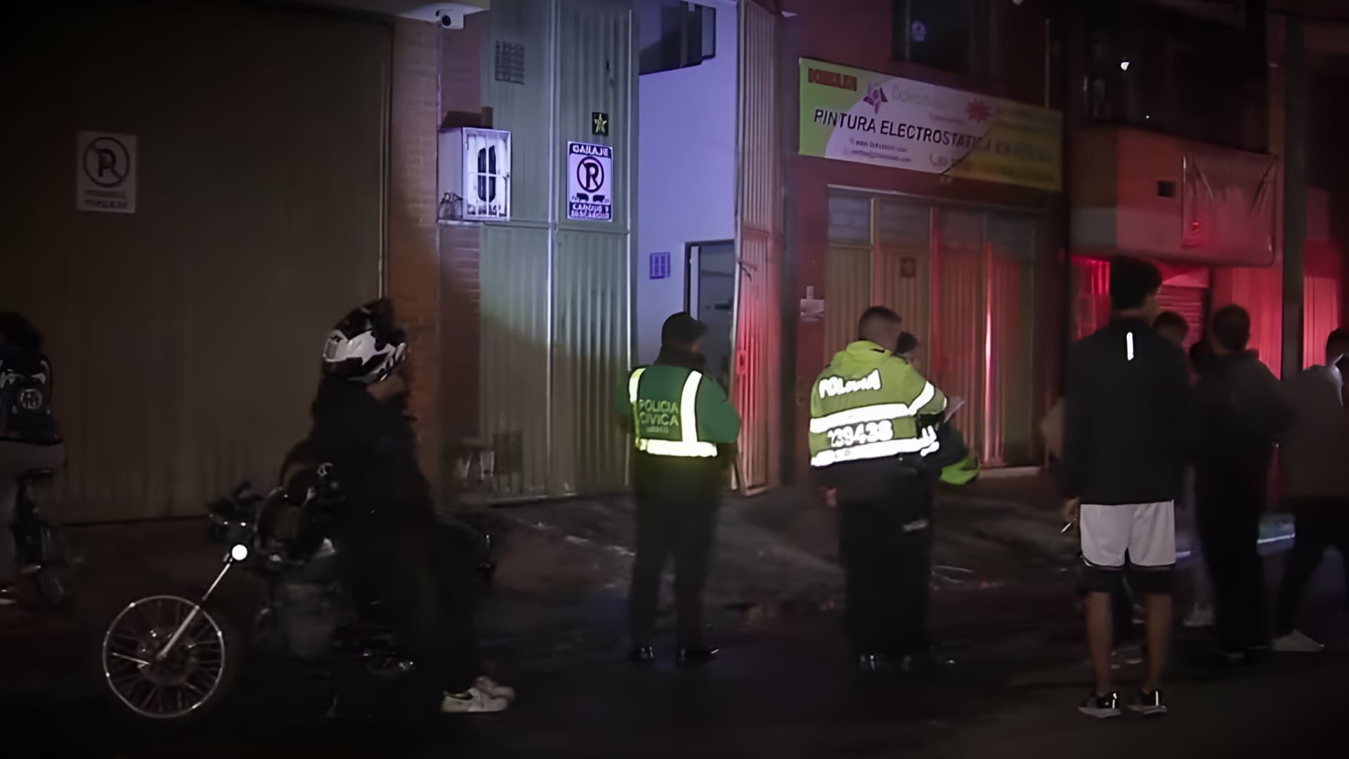 Incendio en fábrica de pinturas en la localidad de Los Mártires causa pánico y pérdidas materiales: Bomberos de Bogotá controló la situación