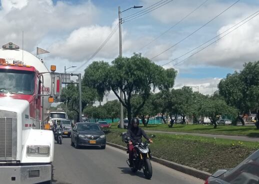 Este fue el otro camión varado, esta vez sobre la avenida Boyacá - crédito @BogotaTransito/X