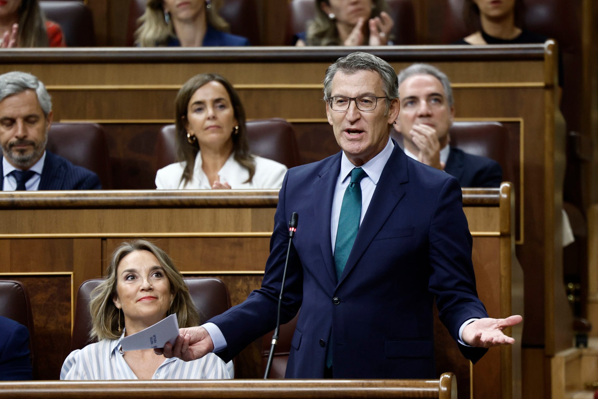 Feijóo acusa a Sánchez de emprender una “ofensiva contra jueces y periodistas” con su plan de “censura”: “No se veía algo así desde Franco”