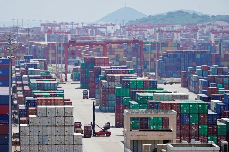 Contenedores en el Puerto de Aguas Profundas de Yangshan en Shangai, China (Reuters)