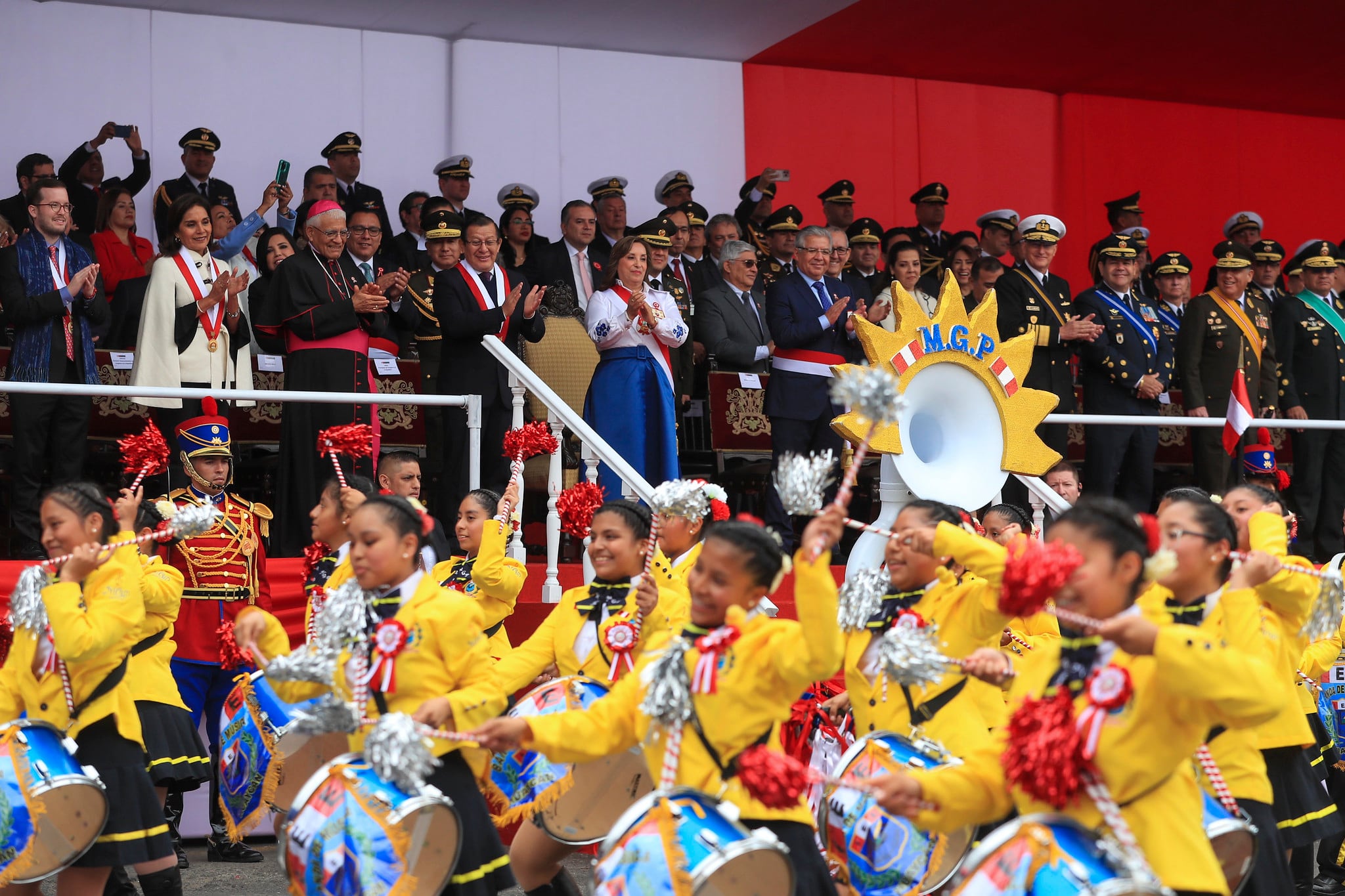 Colegios emblemáticos de Huaycán se lucieron en su paso por la Gran Parada Militar | Presidencia Perú / Flickr